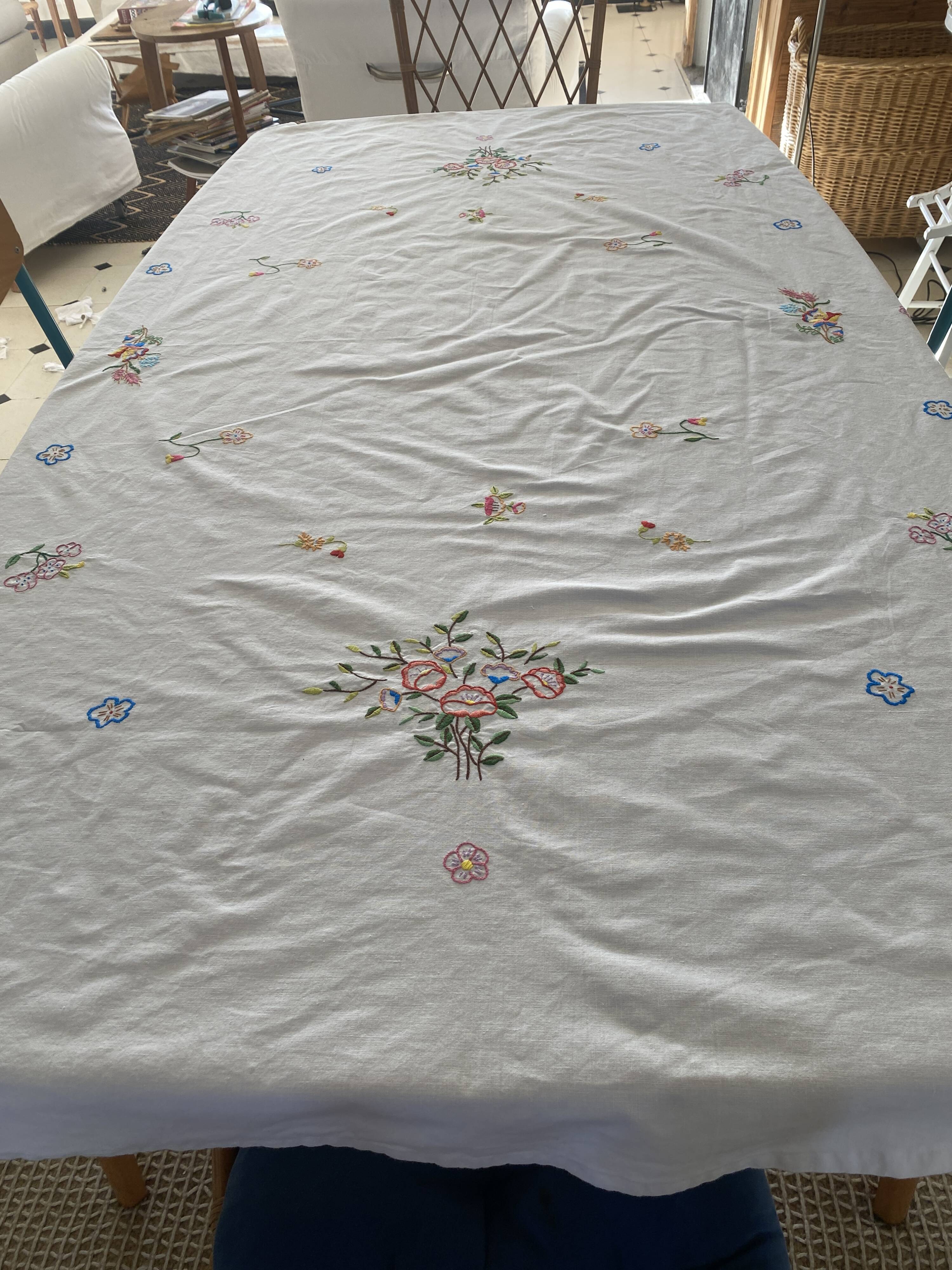 Antique hand embroidered oval tablecloth, floral pattern - 200x150 cm - cotton