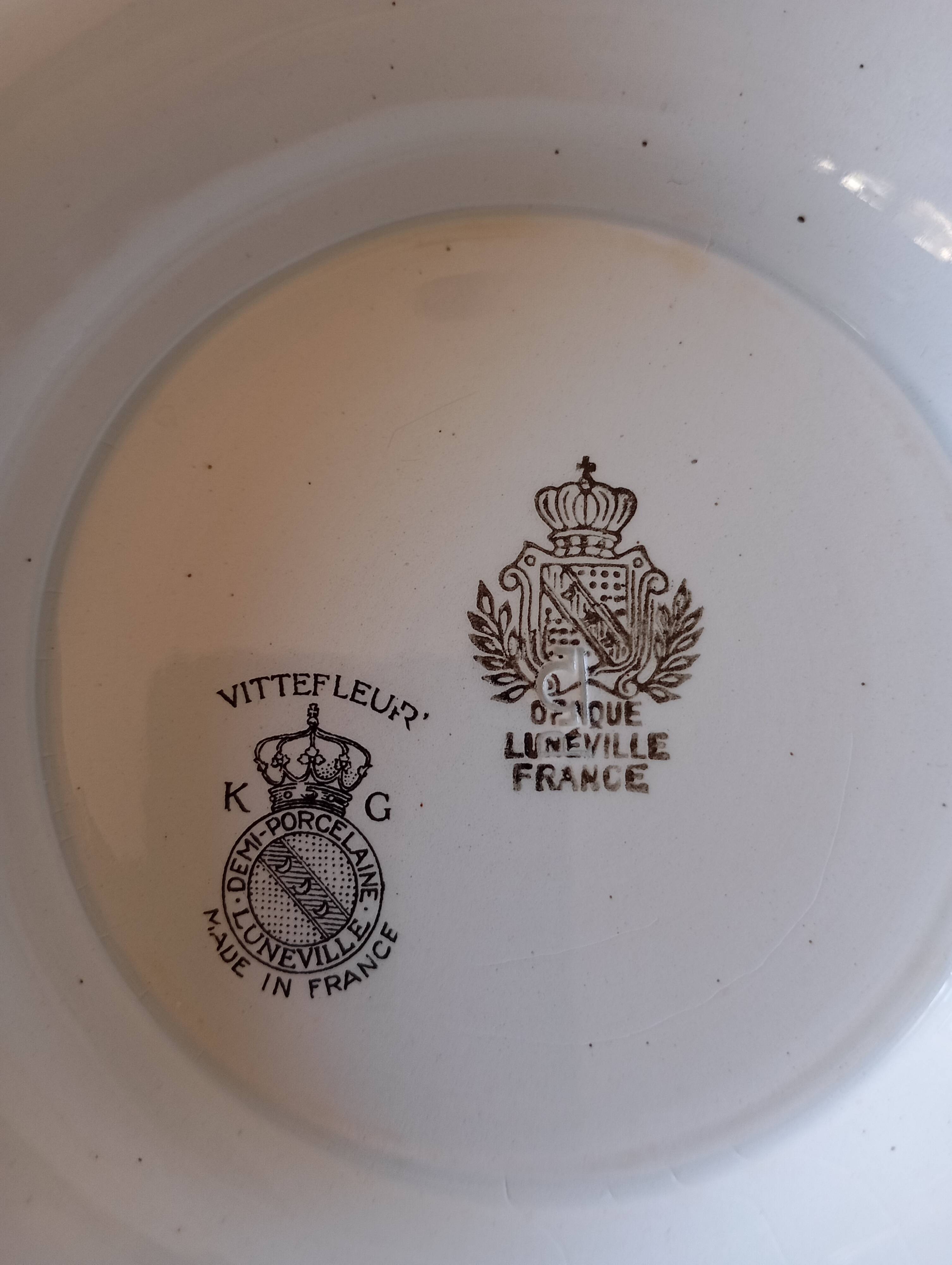 Pair of KG Lunéville "Vittefleur" pedestal dishes, early 20th century
