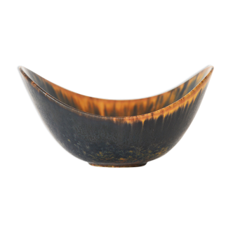 Stoneware bowl "ARO" by Gunnar Nylund for Rörstrand. Sweden 1960s
