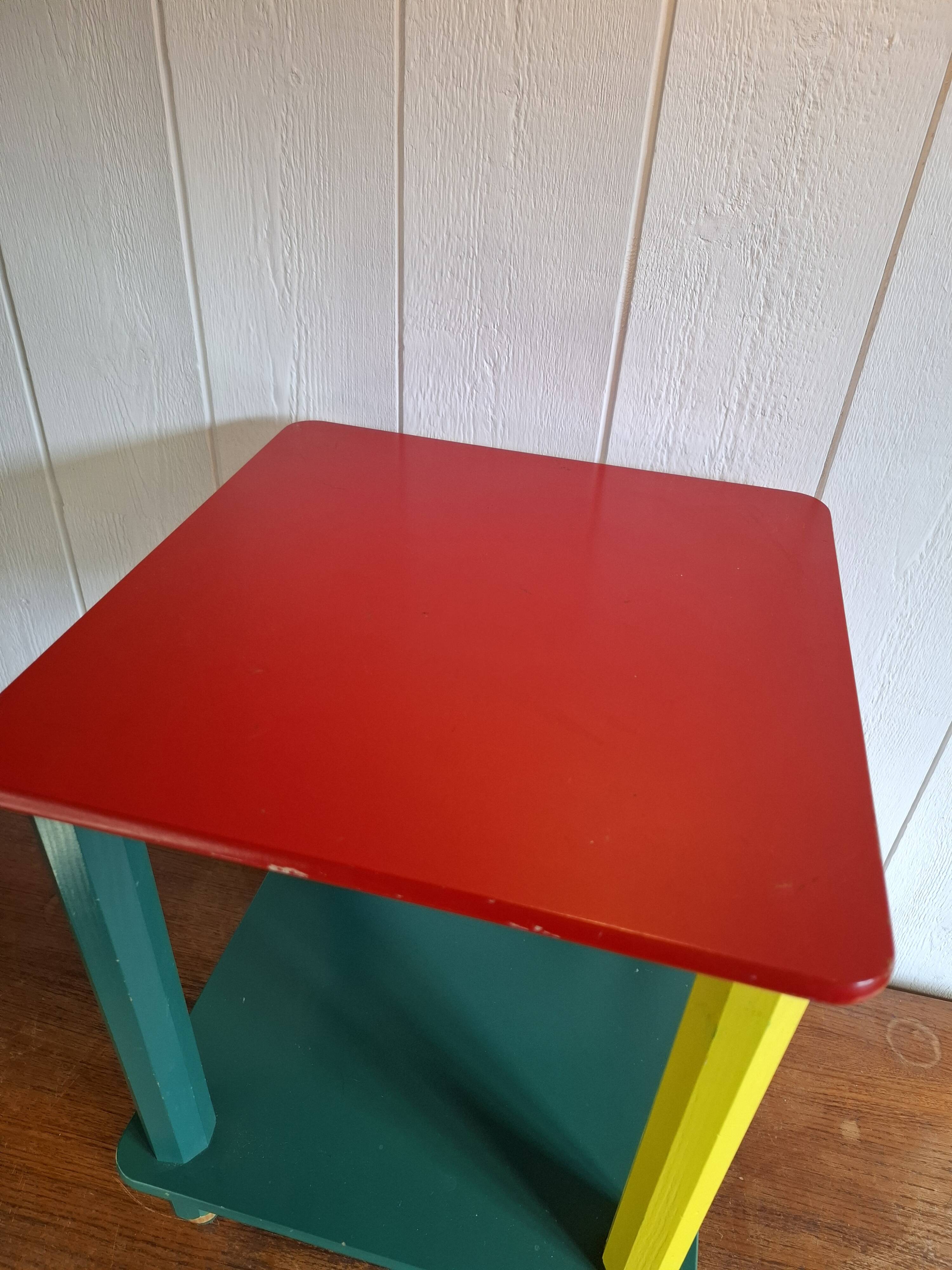 Memphis style side table