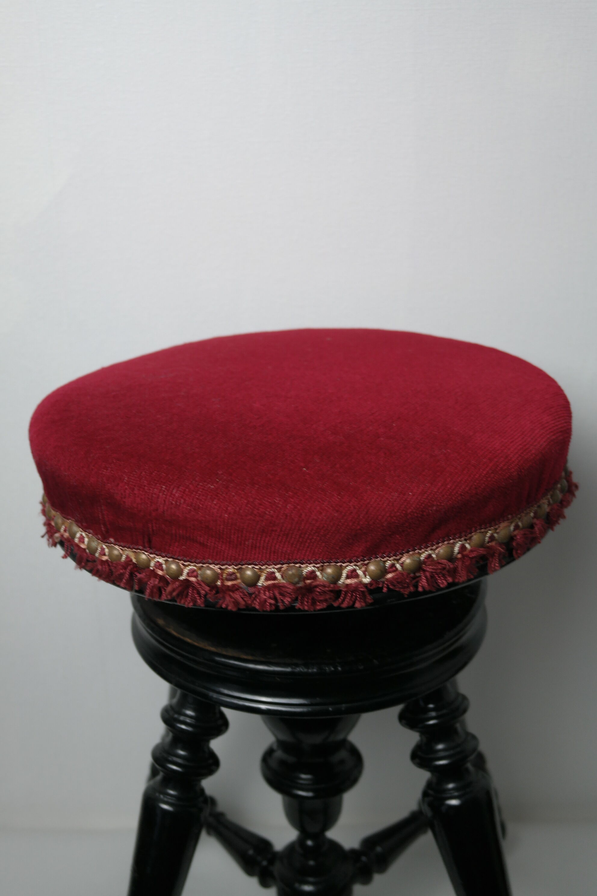 Napoleon III piano stool