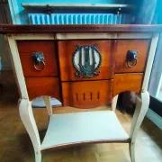 Classic chest of drawers