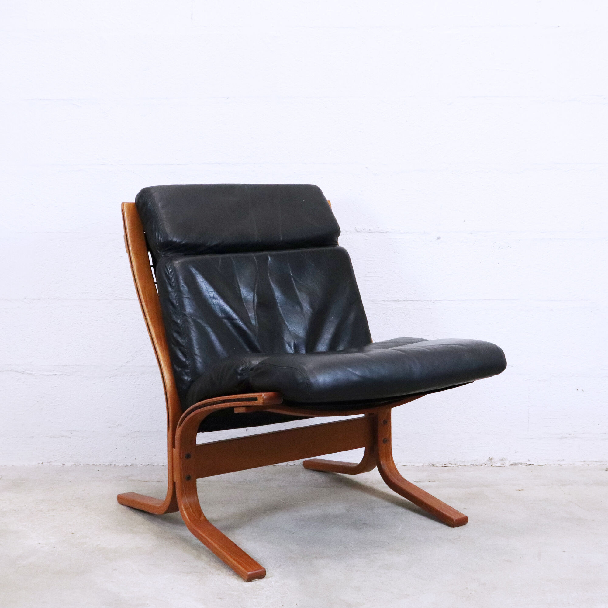 Siesta leather armchairs, Ingmar Relling, Norway, 1960