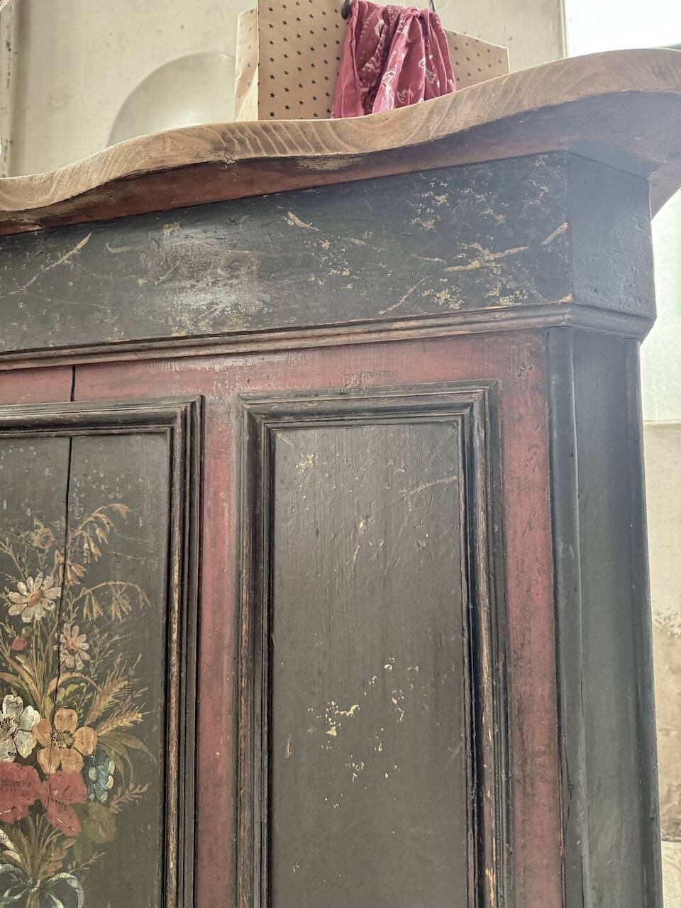 Floral 1920s trading counter