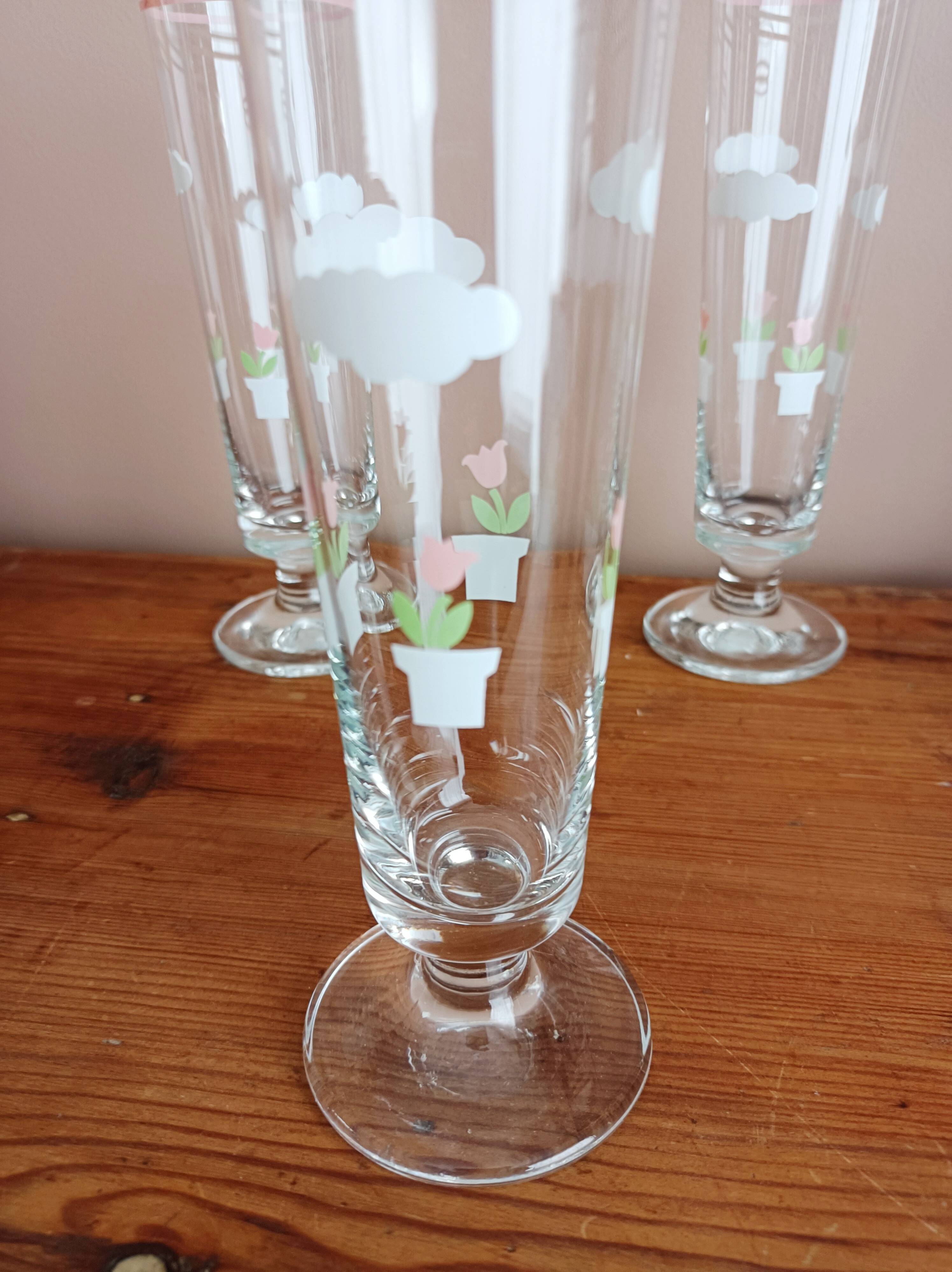 Set of 5 floral champagne glasses