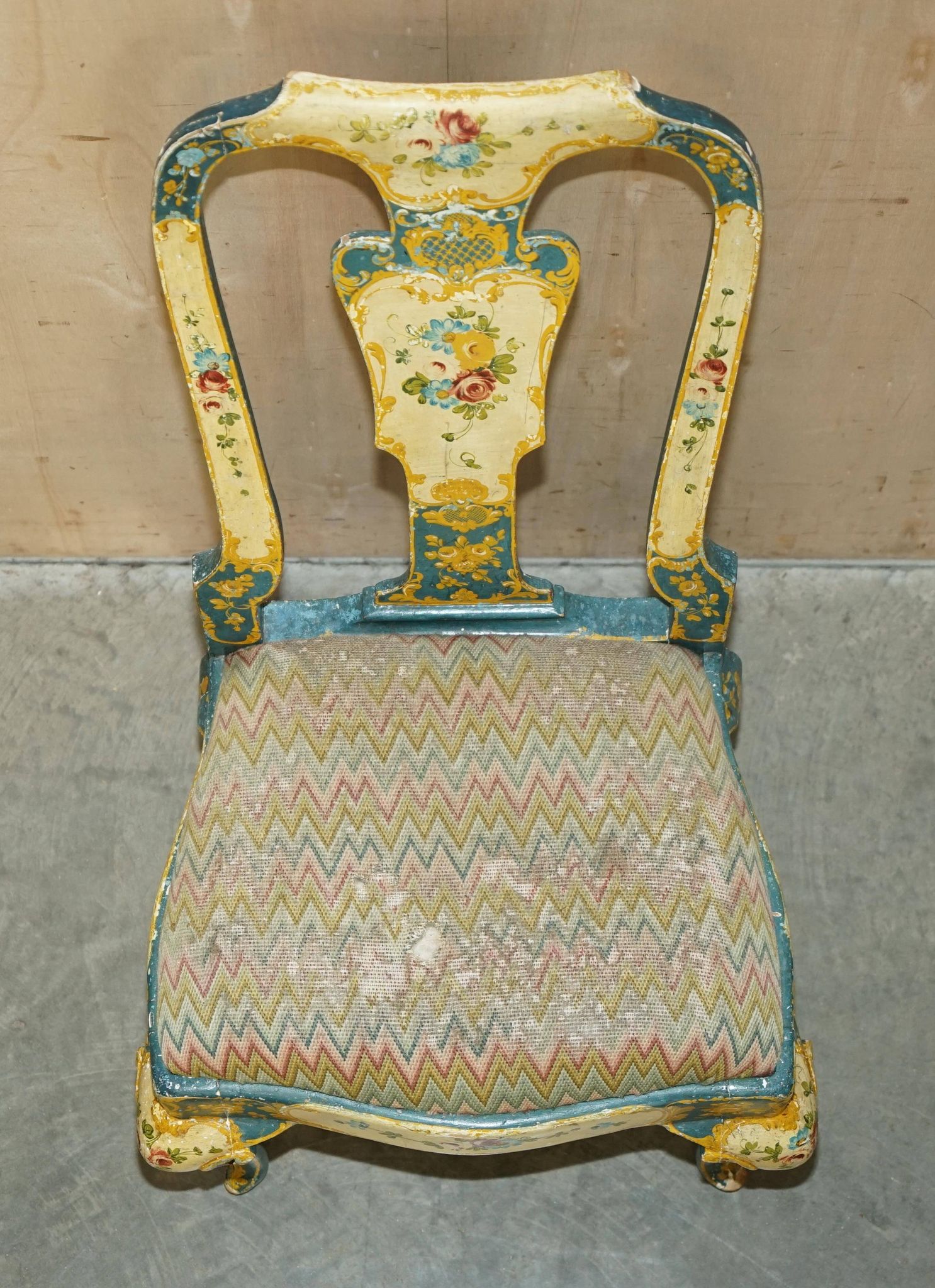 Paire de chaises Regency antiques et table assortie