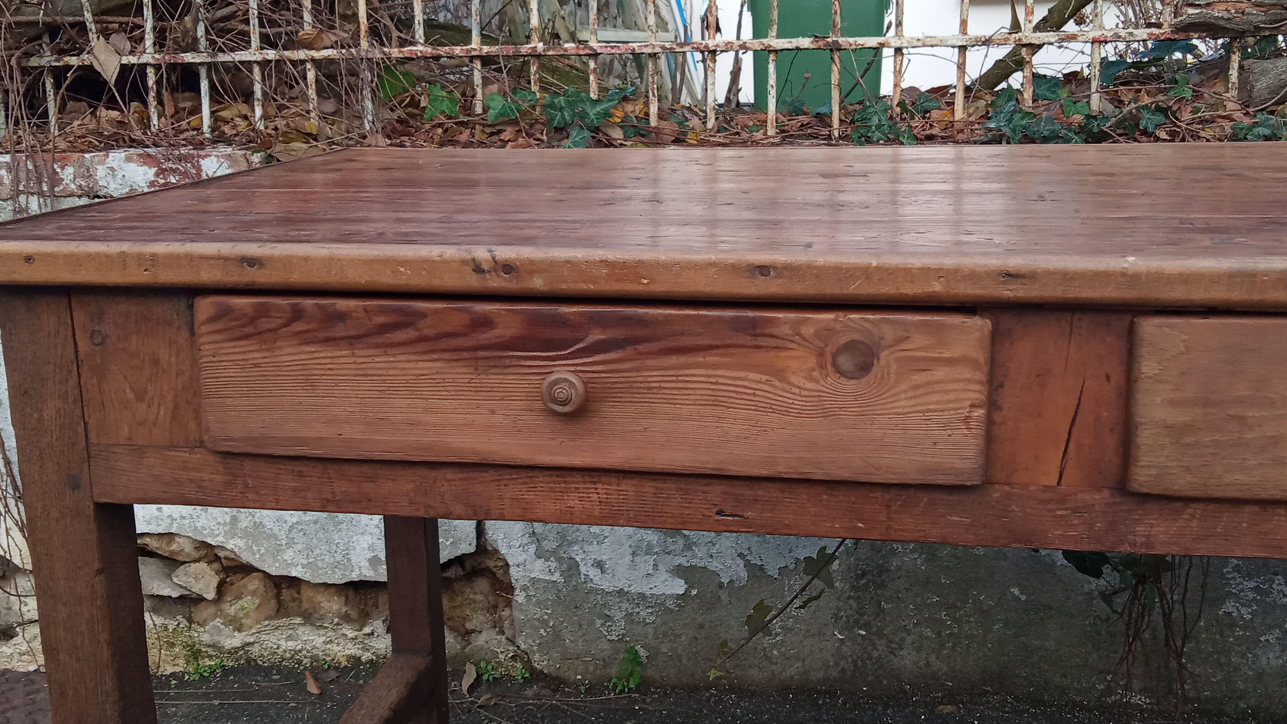 Oak farmhouse table, six drawers