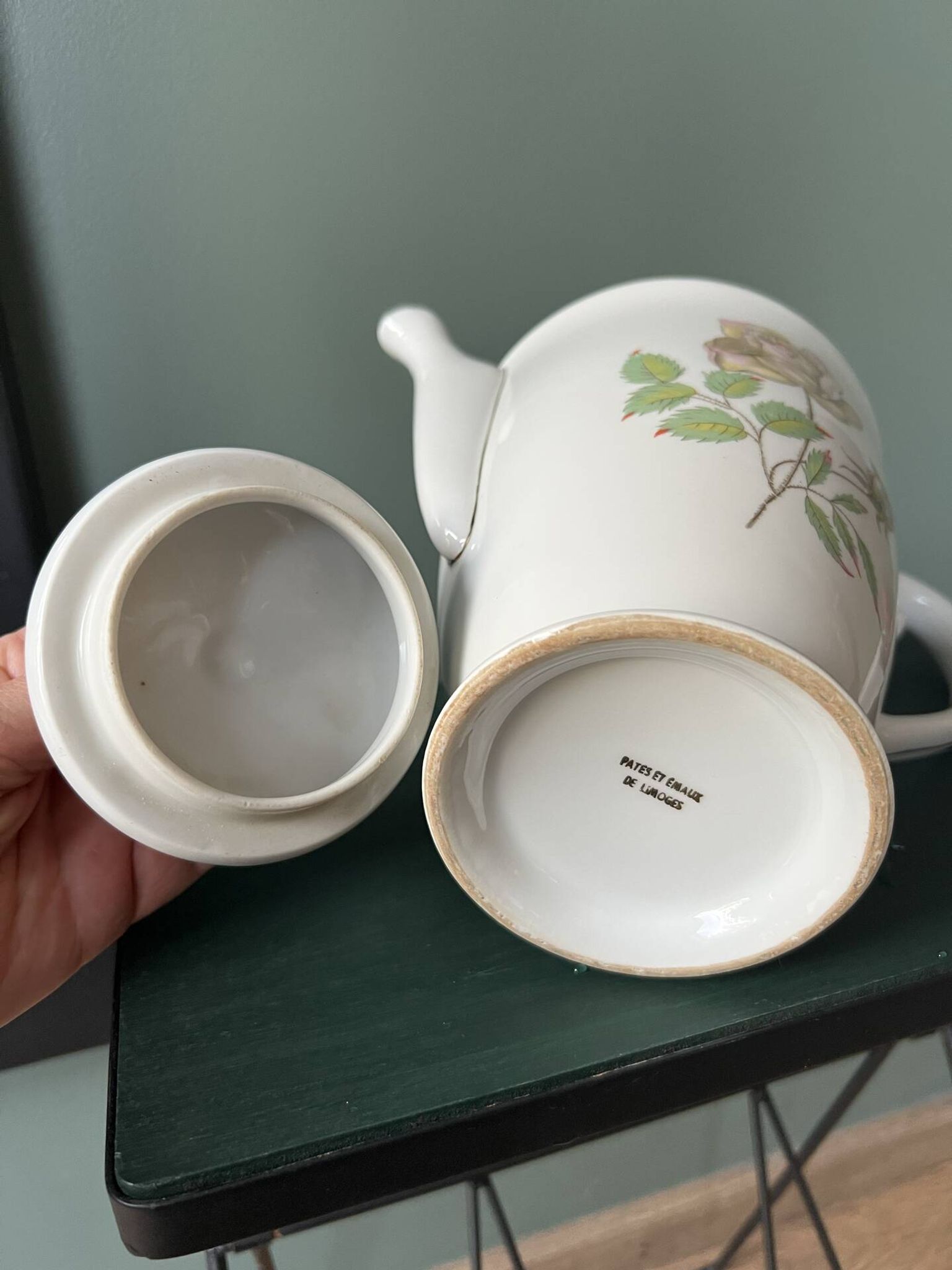 Ancienne cafetière / verseuse en Porcelaine de Limoges – Décor Rose et