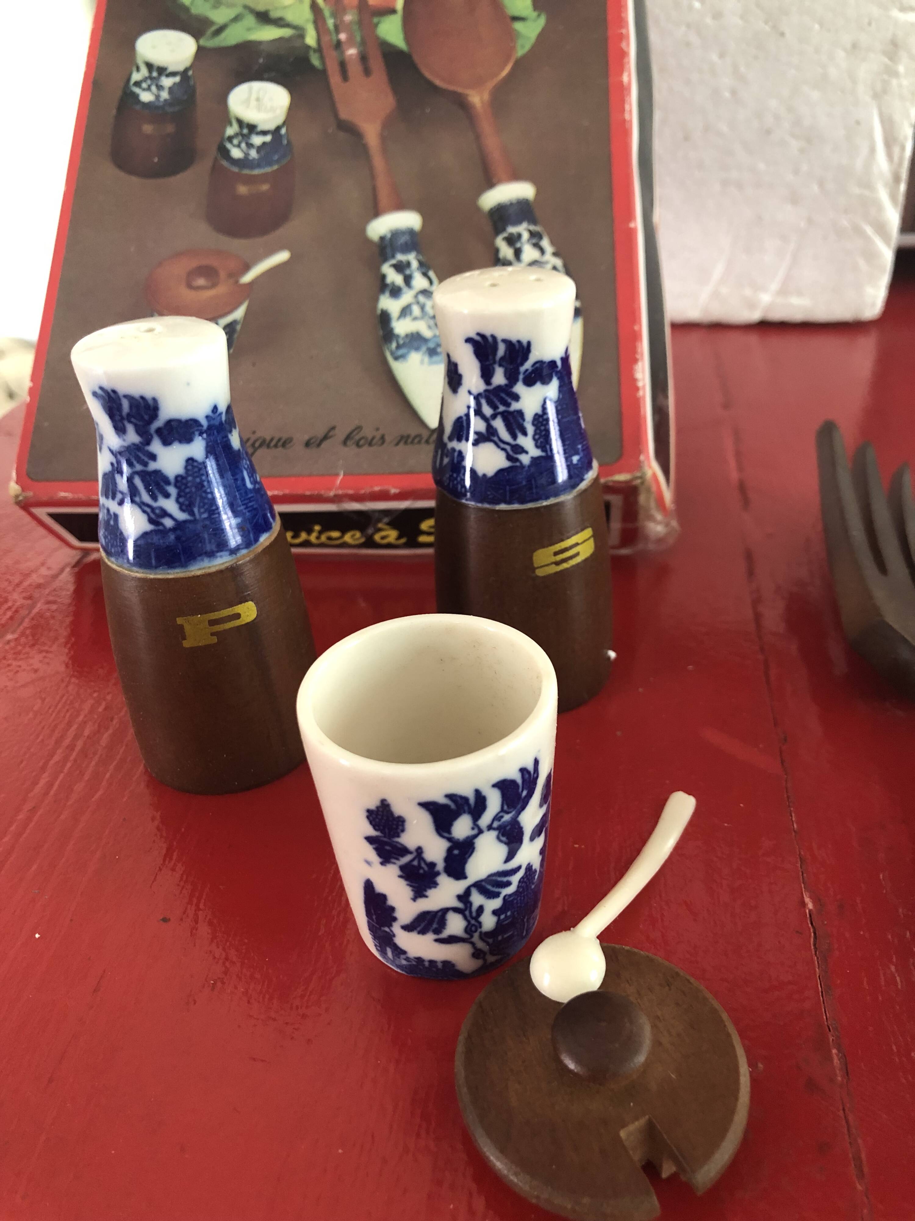 Vintage set salad service salt pepper mustard pot year 1970 new without its packaging o