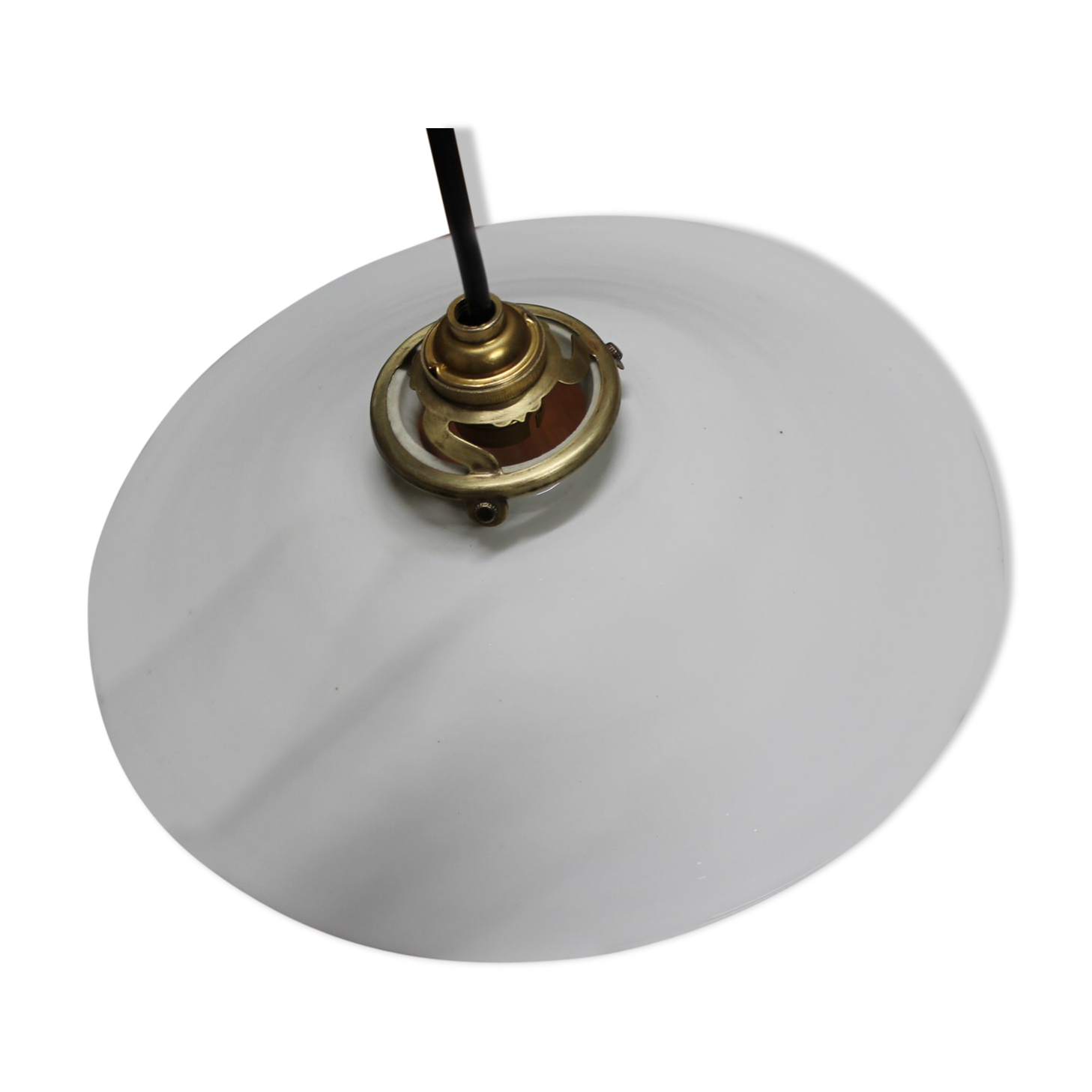 White opaline suspension