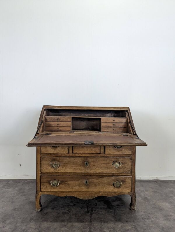 Bureau à pente du XVIIIème en noyer massif à tiroir secret