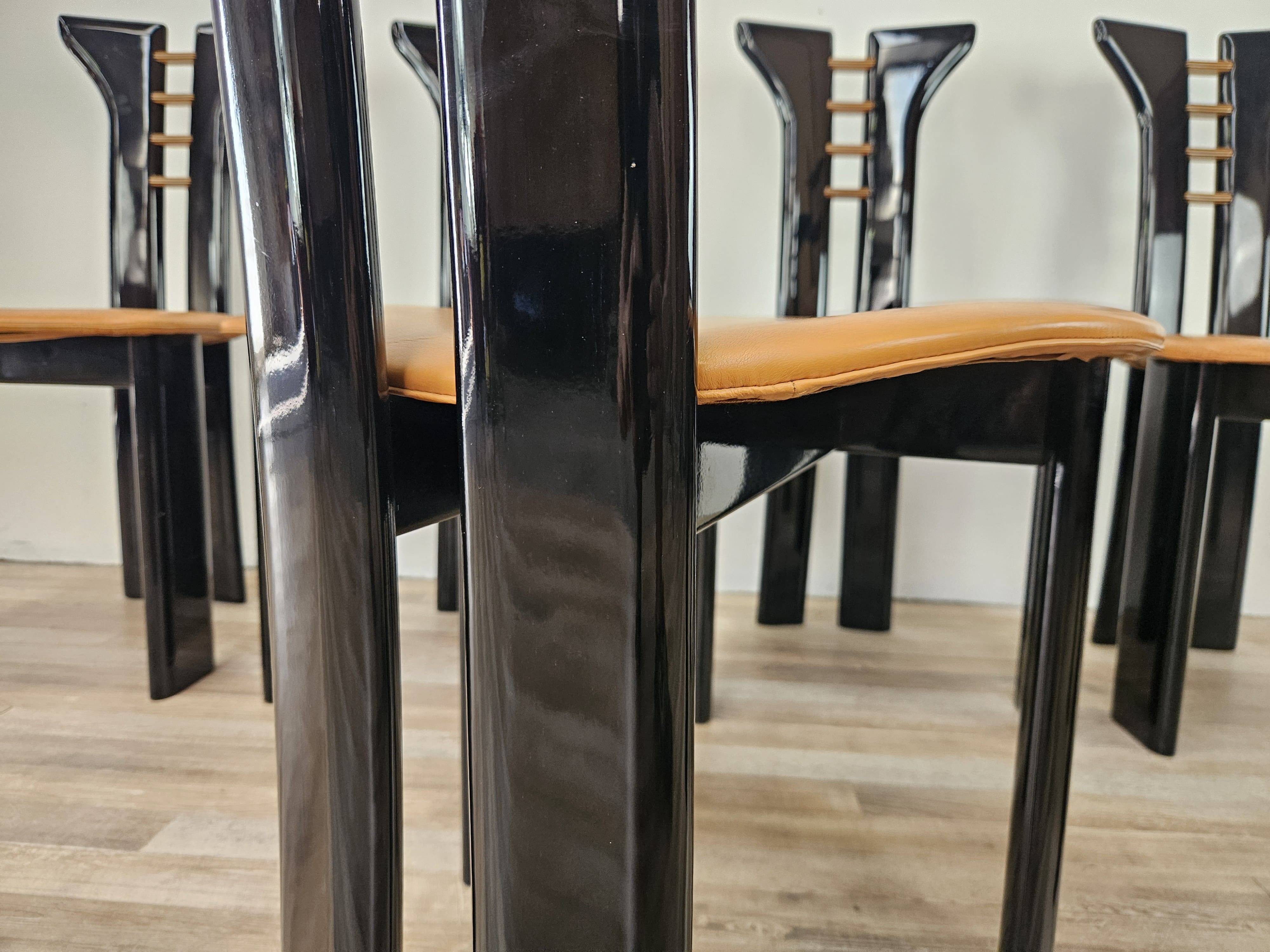 Ensemble de 6 chaises Pierre Cardin en bois laqué noir, 1970