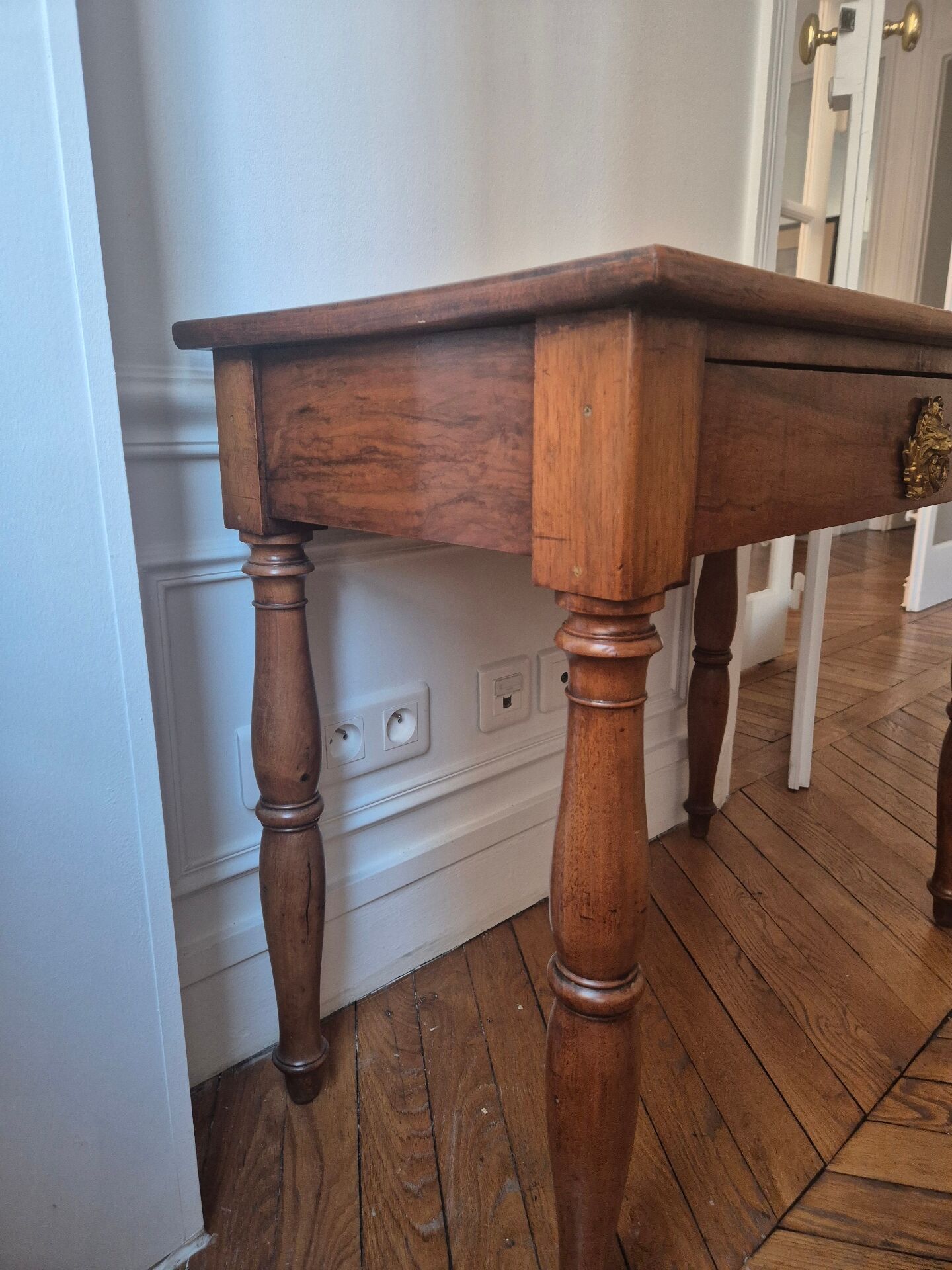 Small Jacob desk in walnut, 19th century.