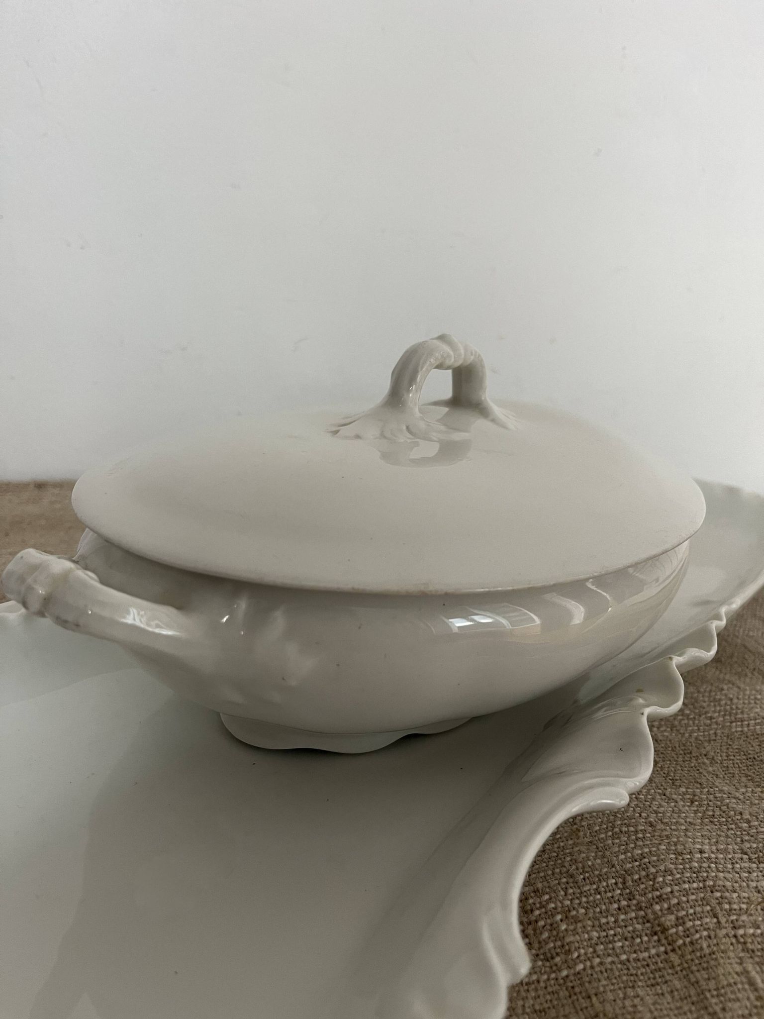 White earthenware vegetable dish, Maekin England