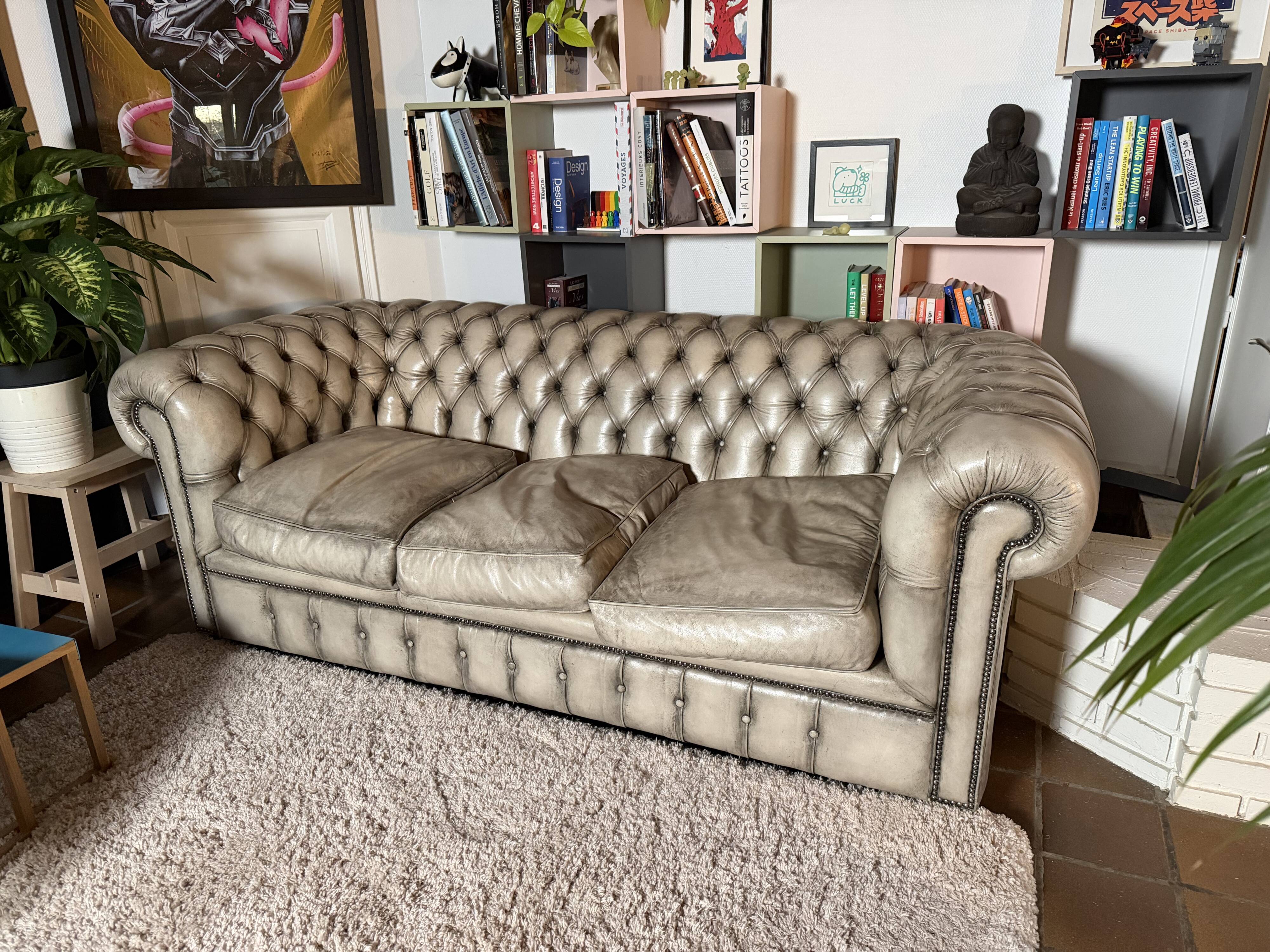 Three-seater Chesterfield canapé in patinated leather, custom-made by Chesterfields1780.