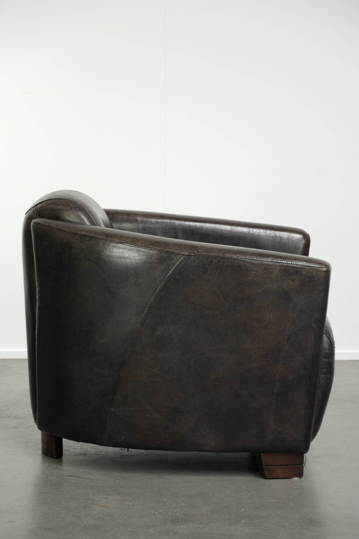 Cow leather Aviator design armchair in a dark colour scheme