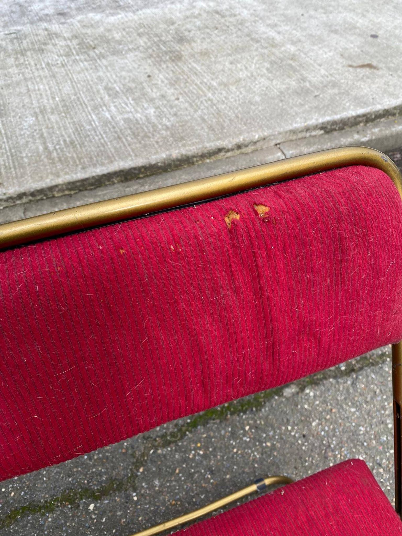 2 folding opera chairs Lafuma France 1970 in gold and burgundy.