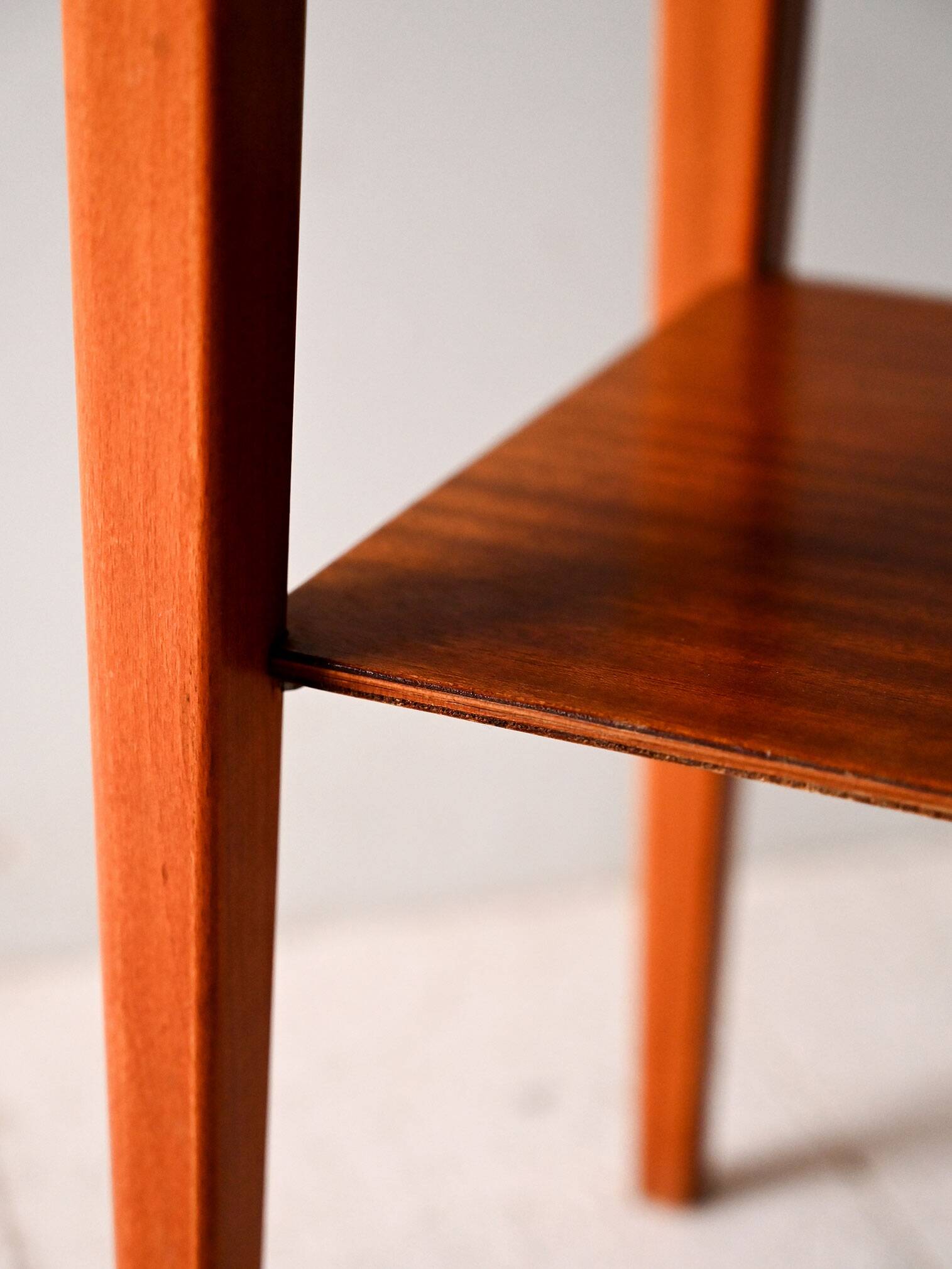 Table de chevet scandinave en teck et acajou des années 1950