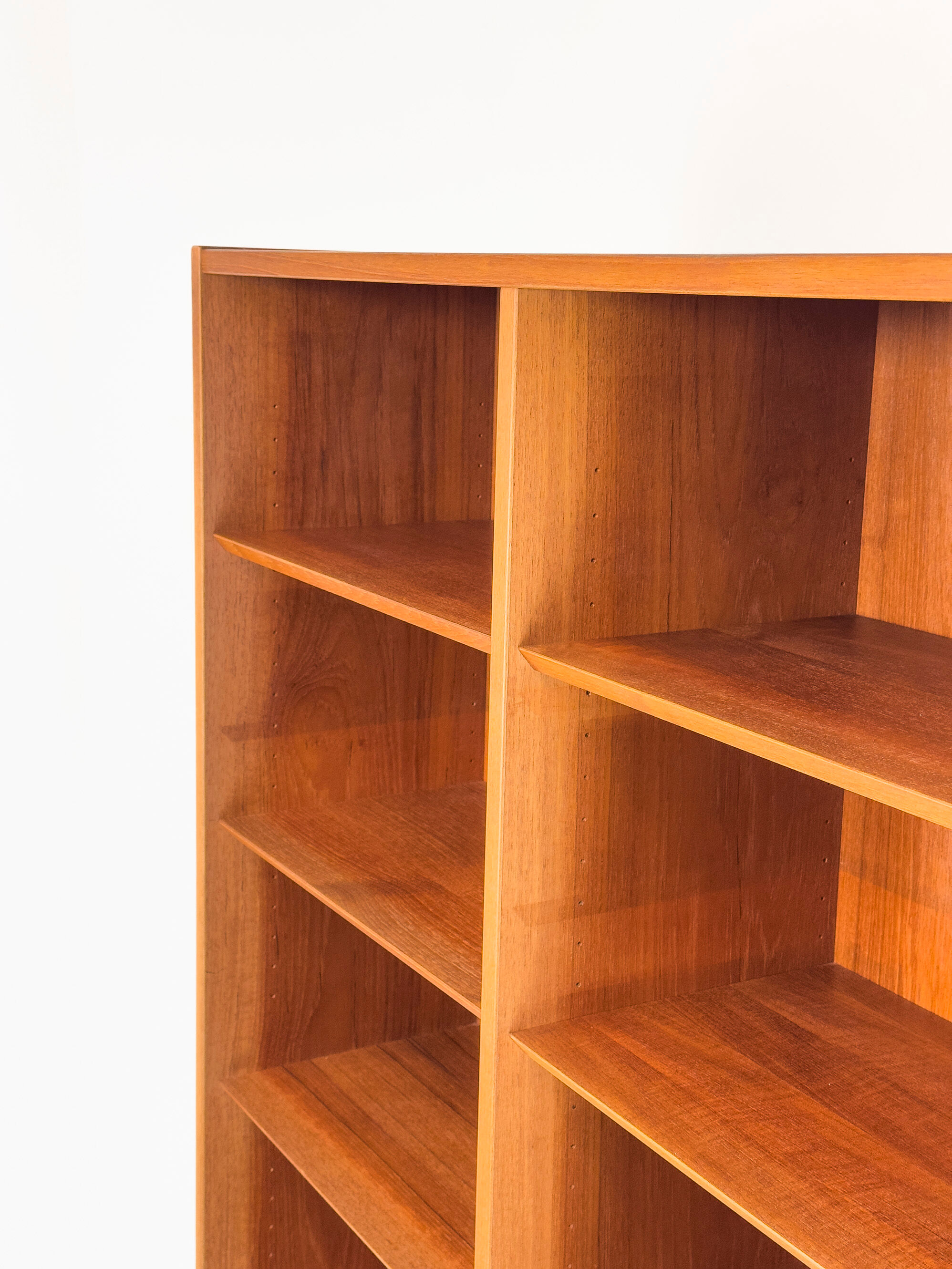 Bibliothèque en teck par Carlo Jensen pour Hundevad & Co., 1960