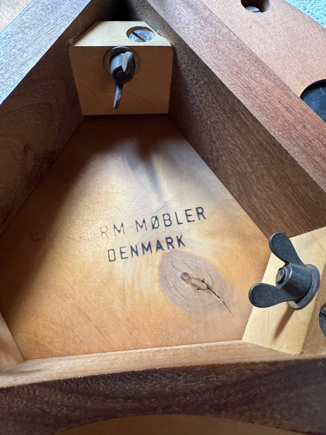 GORM-MOBLER coffee table