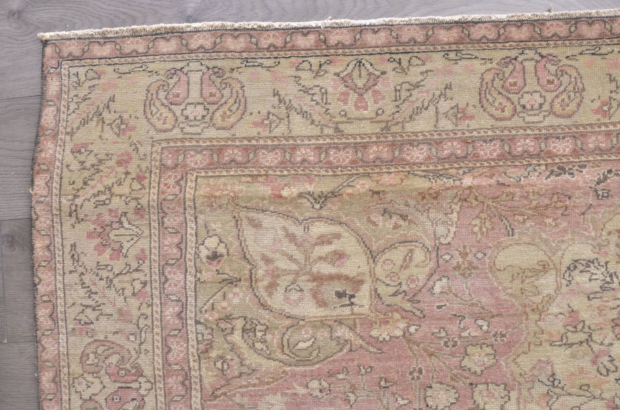 Tapis vintage à motifs floraux, fait à la main, sku698