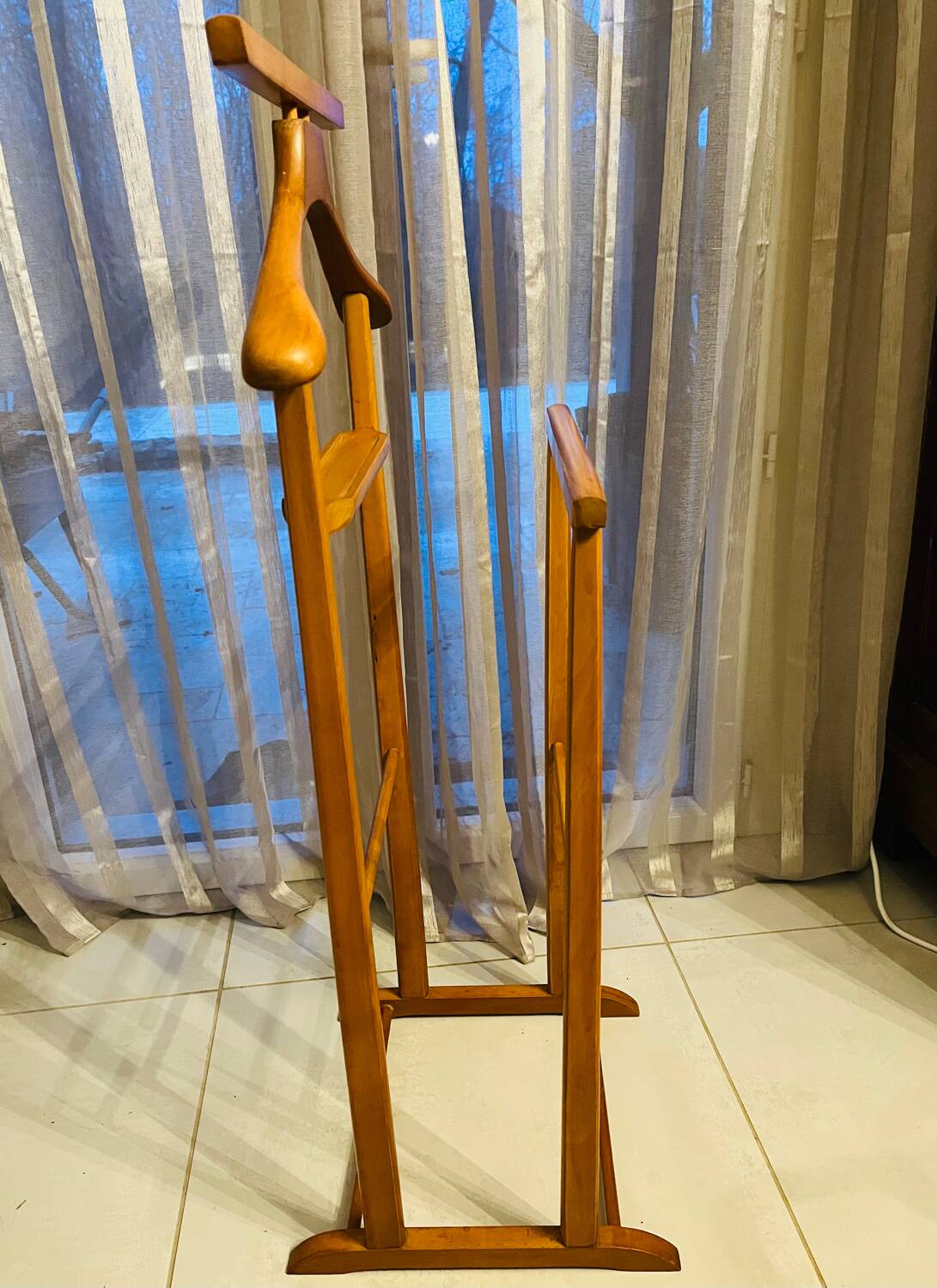 Light wood butler valet