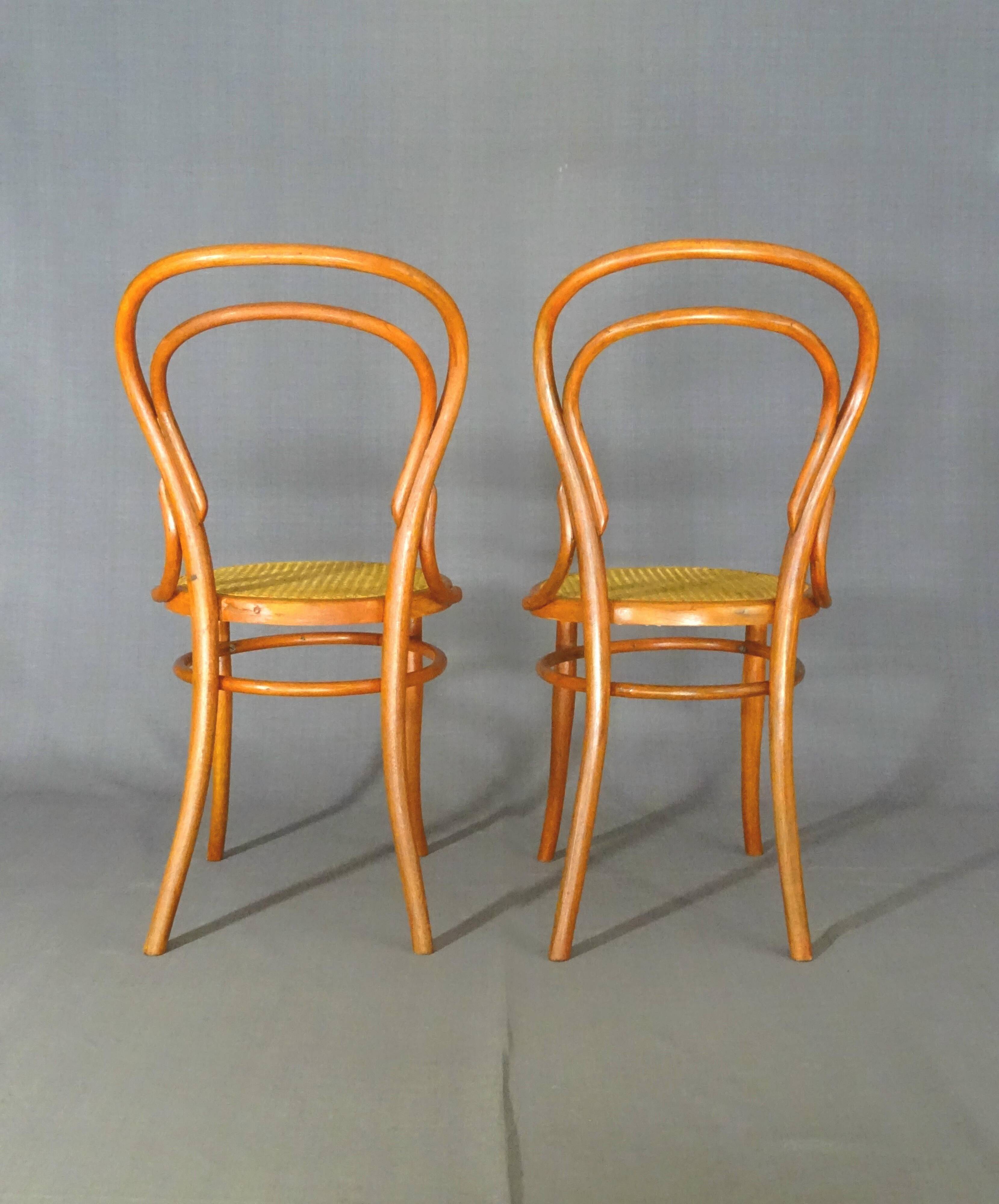 2 Chaise bistrot cannées N°14 de Joseph Hofmann "teinte merisier"