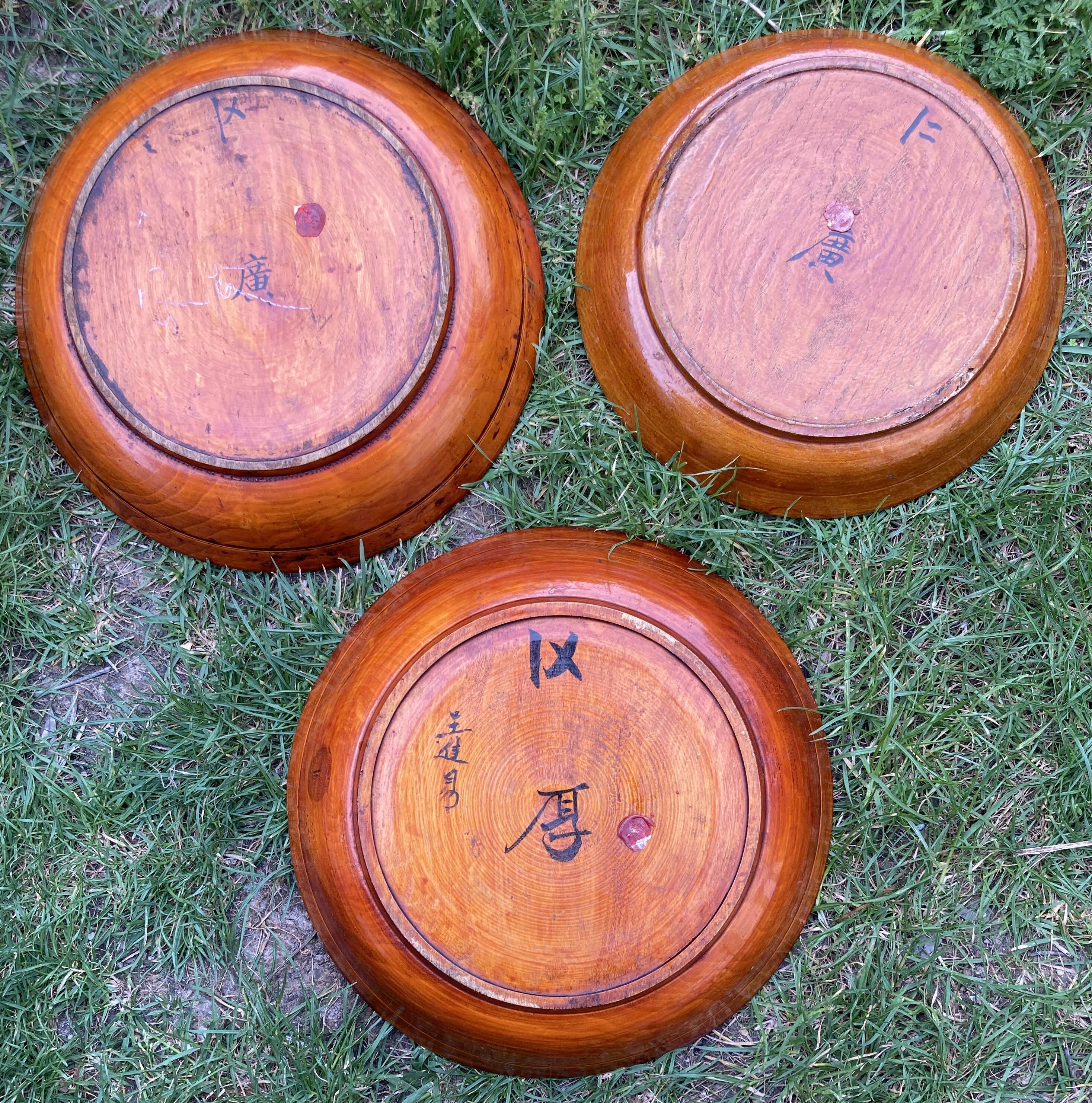 Lot de 3 plats ronds en laque rouge - Chine