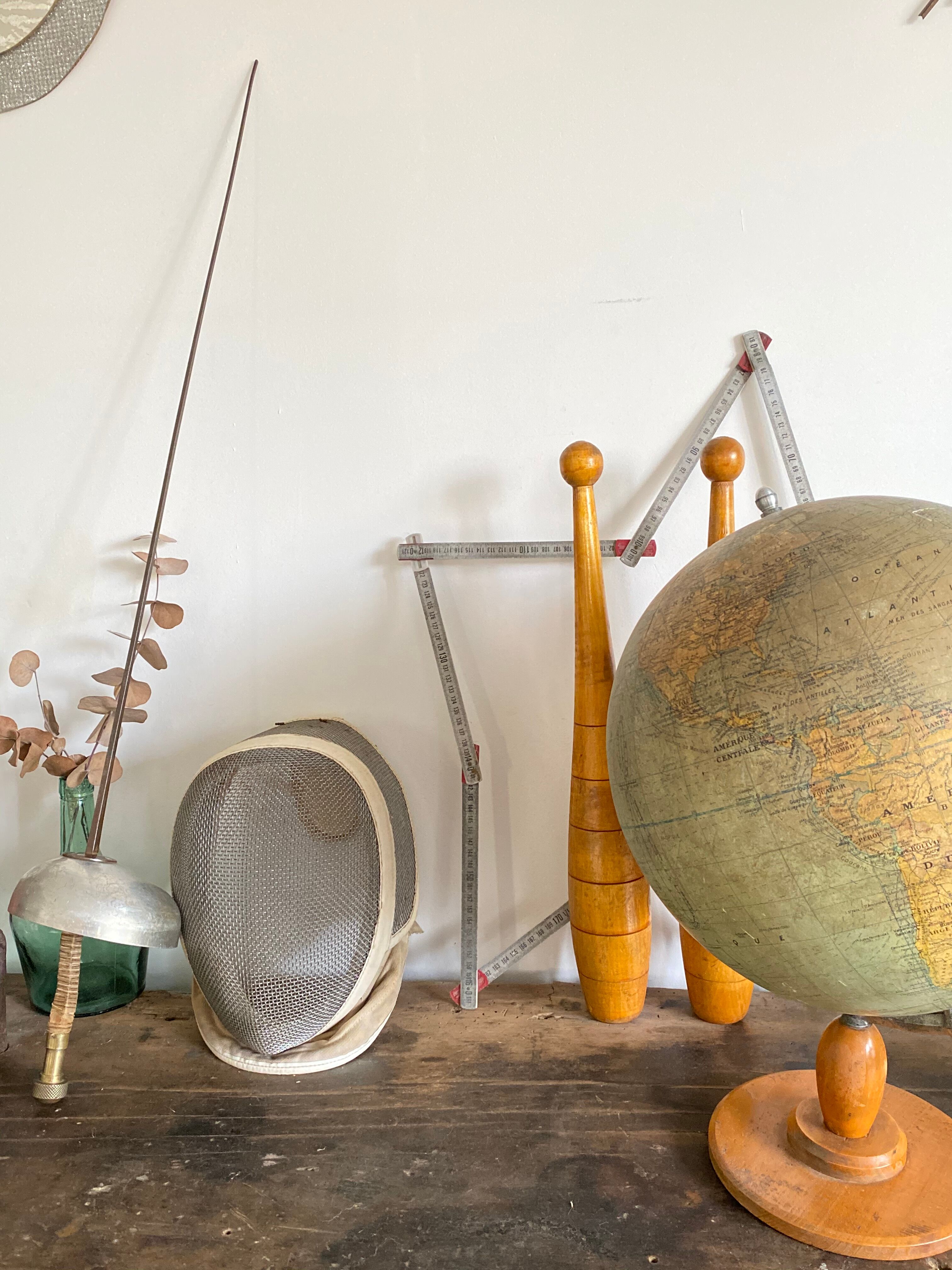 Old fencing mask set and its foil