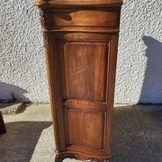 Meuble cabinet rocaille en noyer