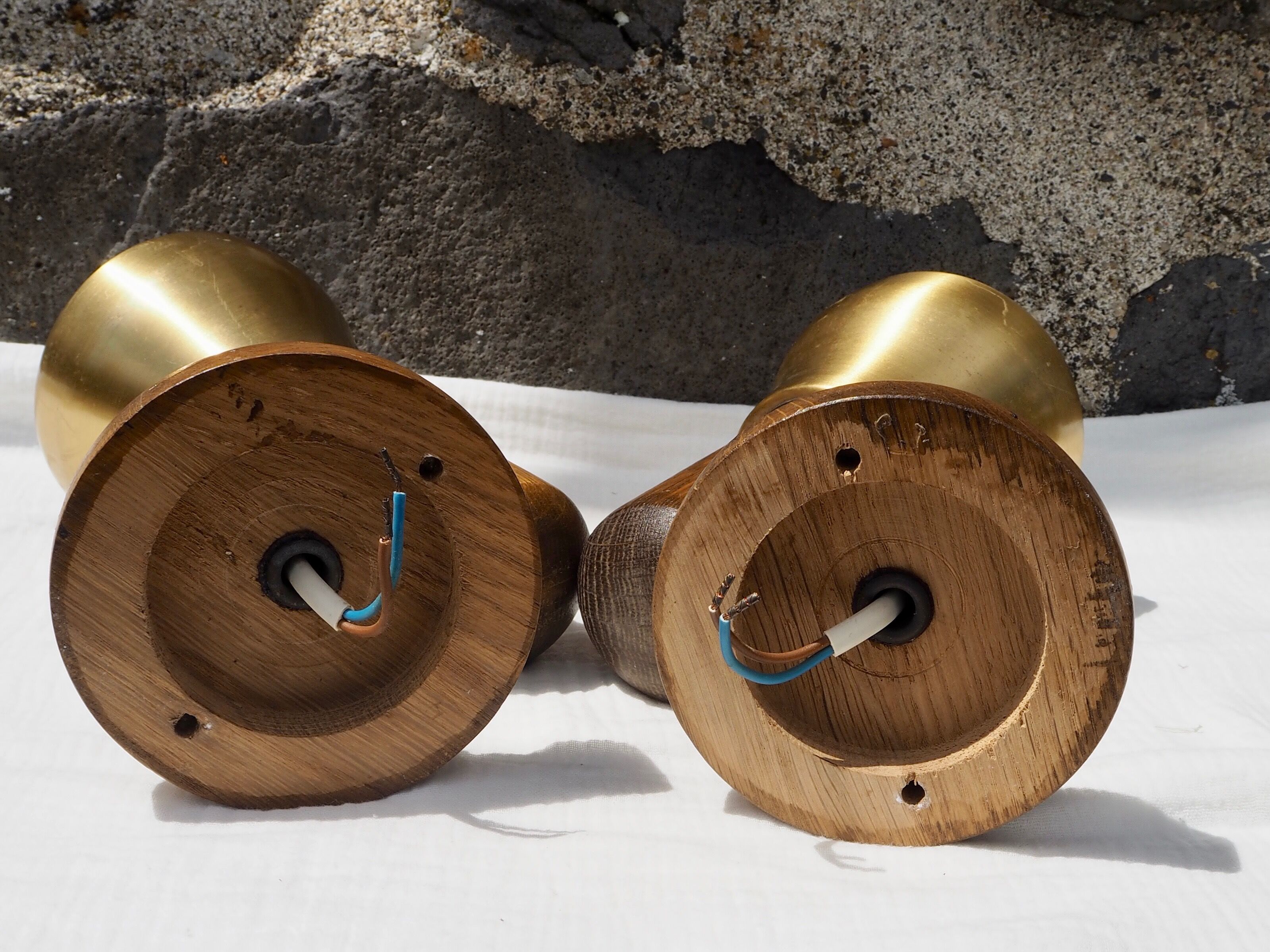 Paire d'appliques en bois et métal doré