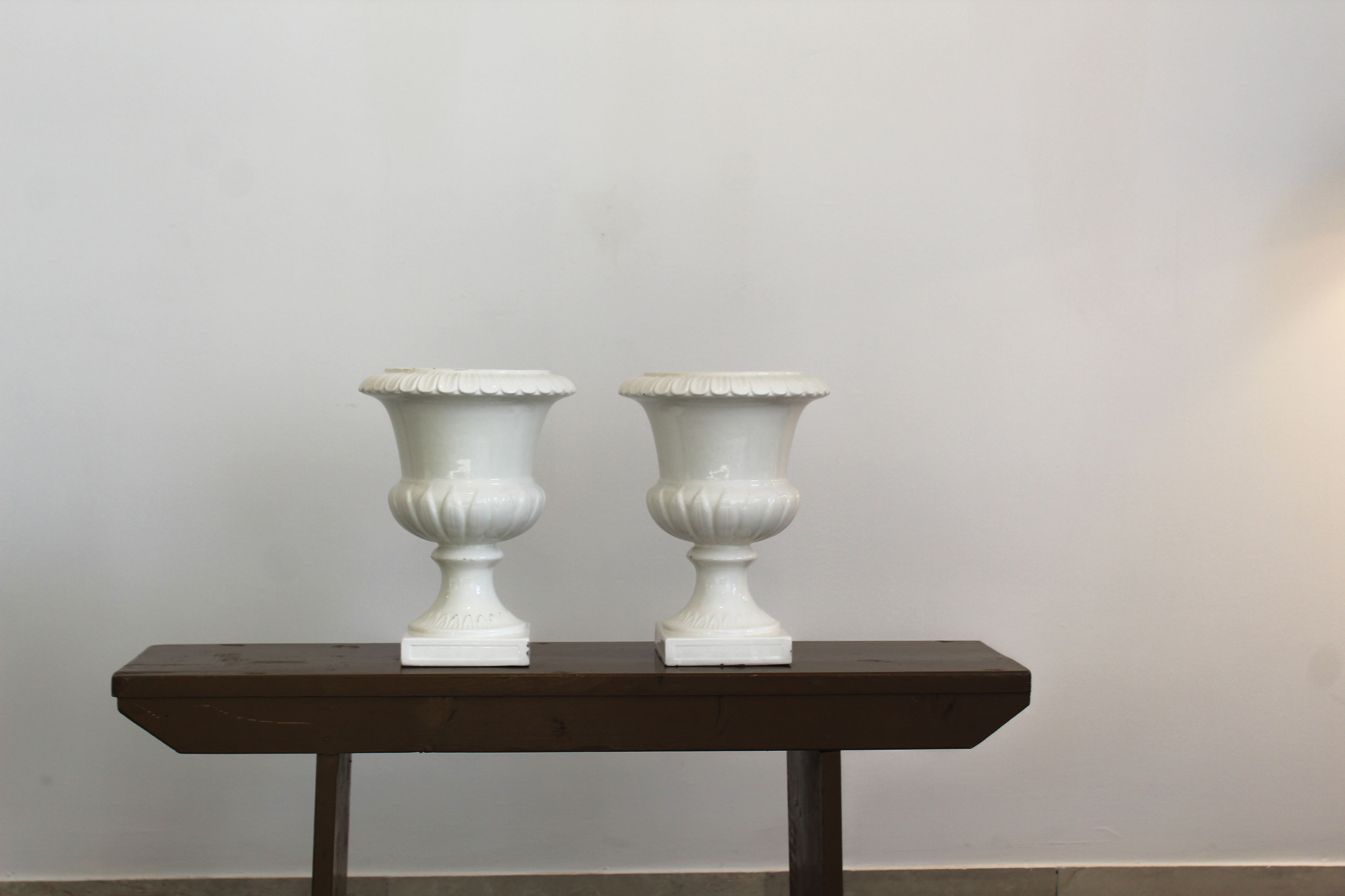 Pair of Capuani Este Vases in white lacquered ceramic, Italy '900