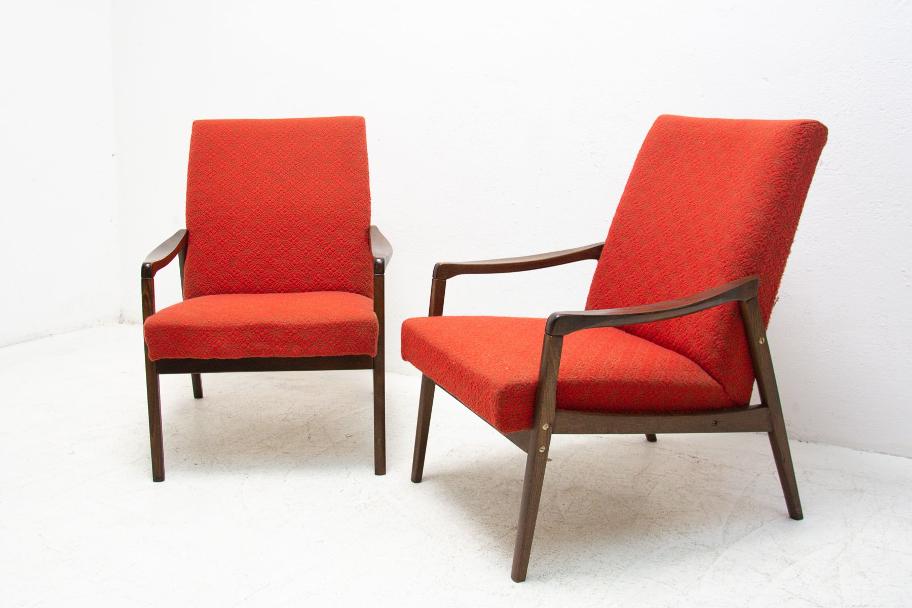 Paire de fauteuils par Jiří Jiroutek pour Interiér Praha, années 1970