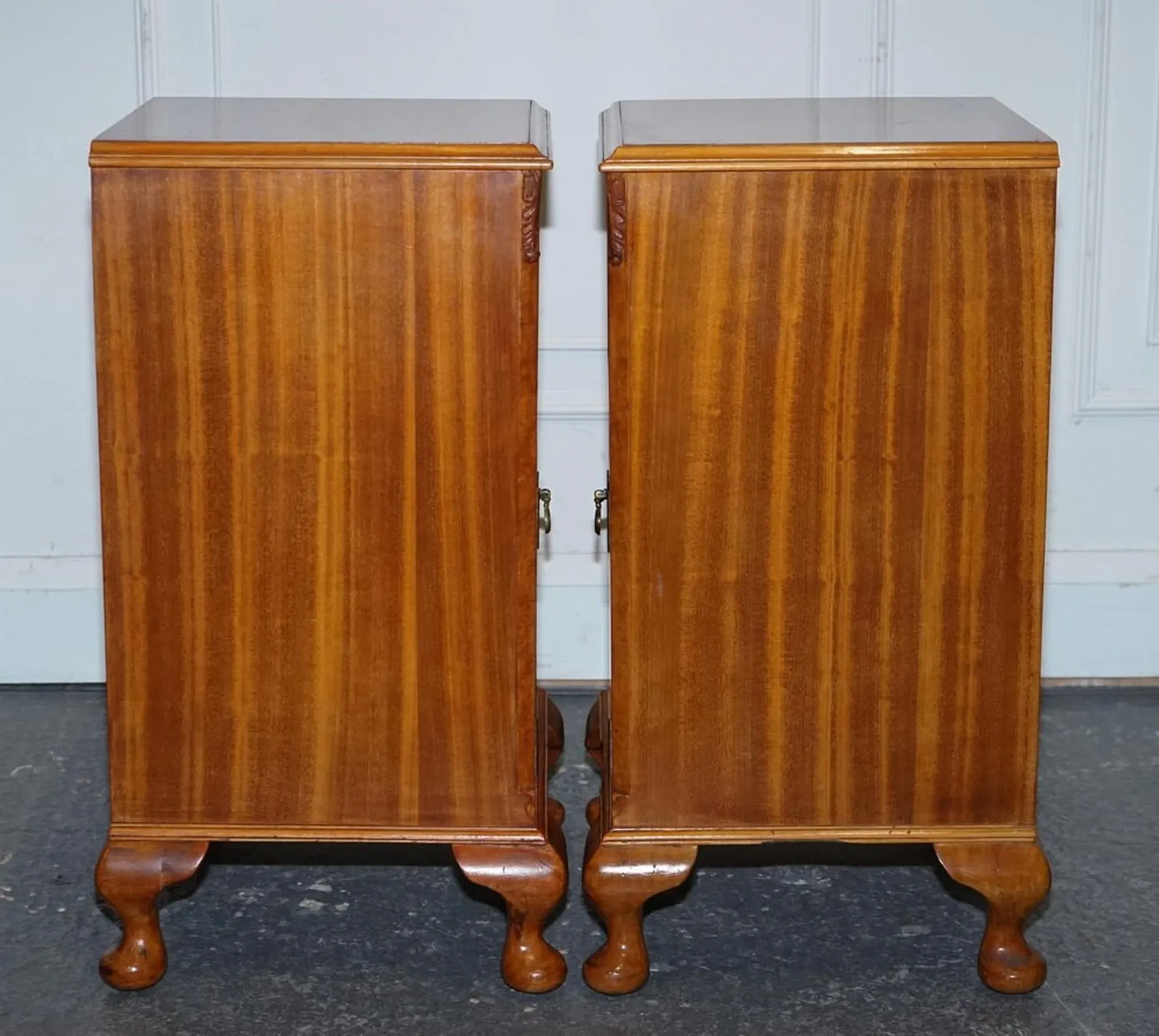 Art Deco Nightstands in Walnut, 1920s, Set of 2