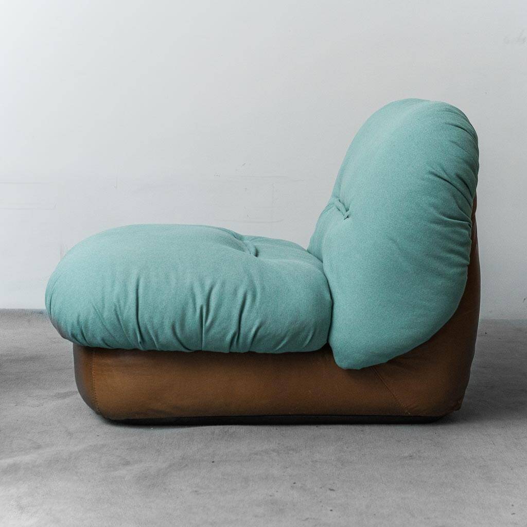 Pair of Saporiti armchairs in fabric and leather, 1970s vintage modernism