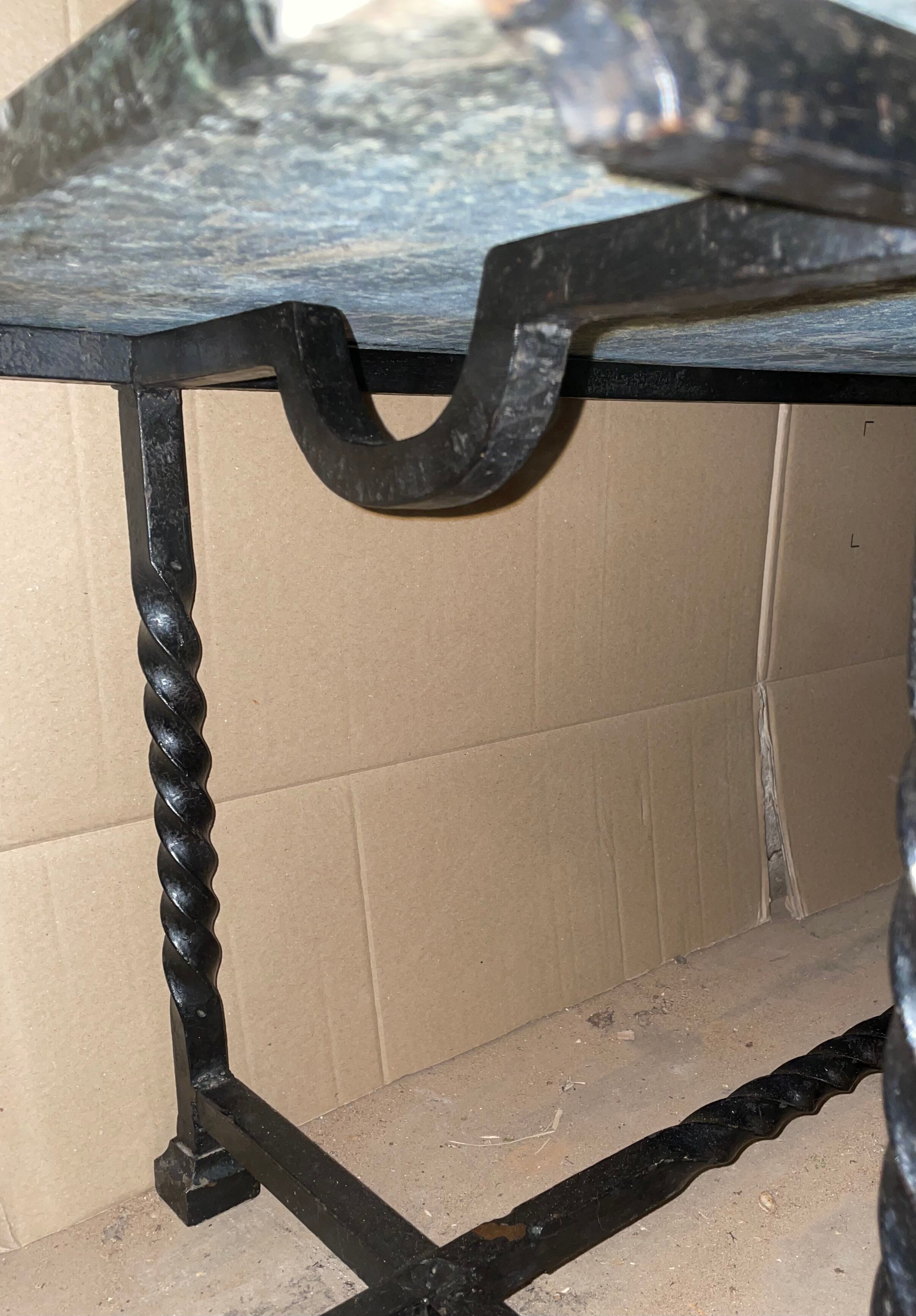 Table basse en fer forgé et marbre vert des Alpes