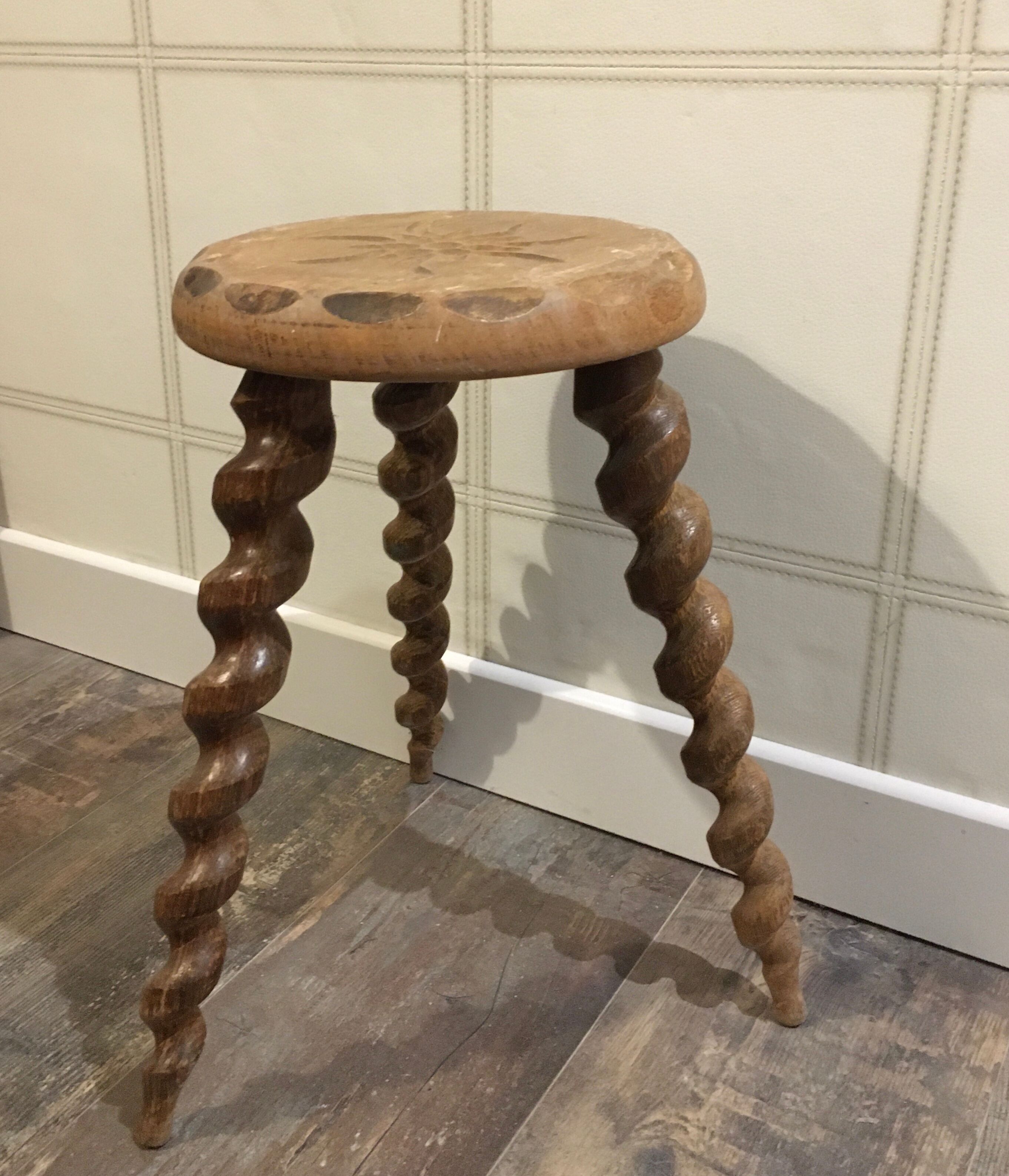 Tabouret tripode