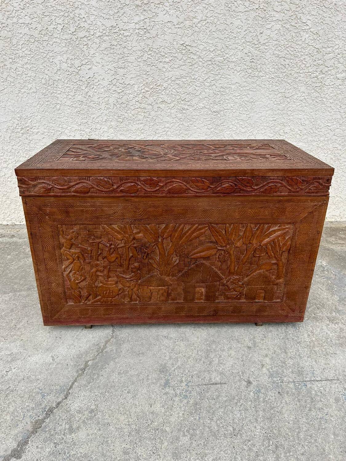 Old solid wood chest Arts indoneo