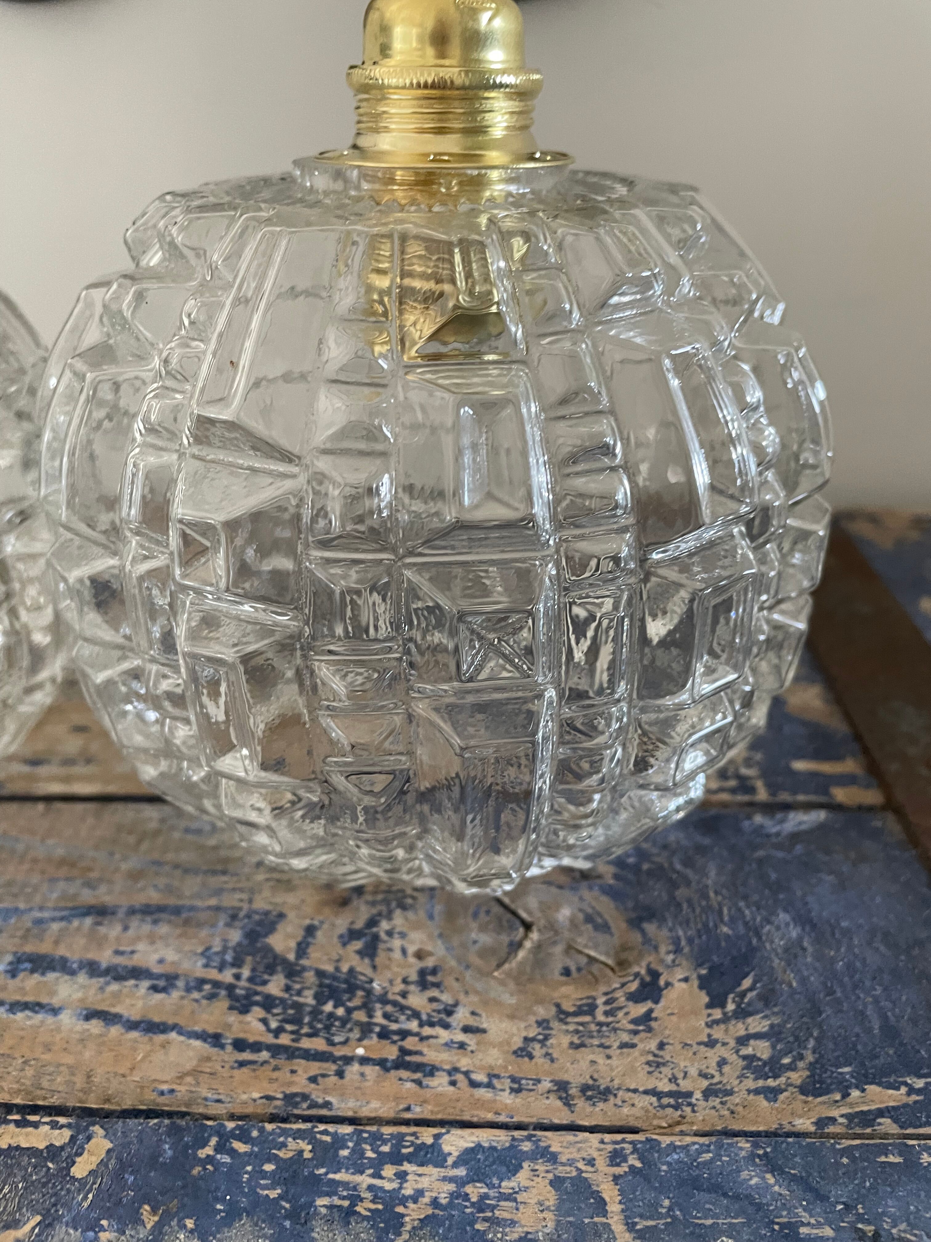 Paire d’appliques murales vintage en verre ciselé