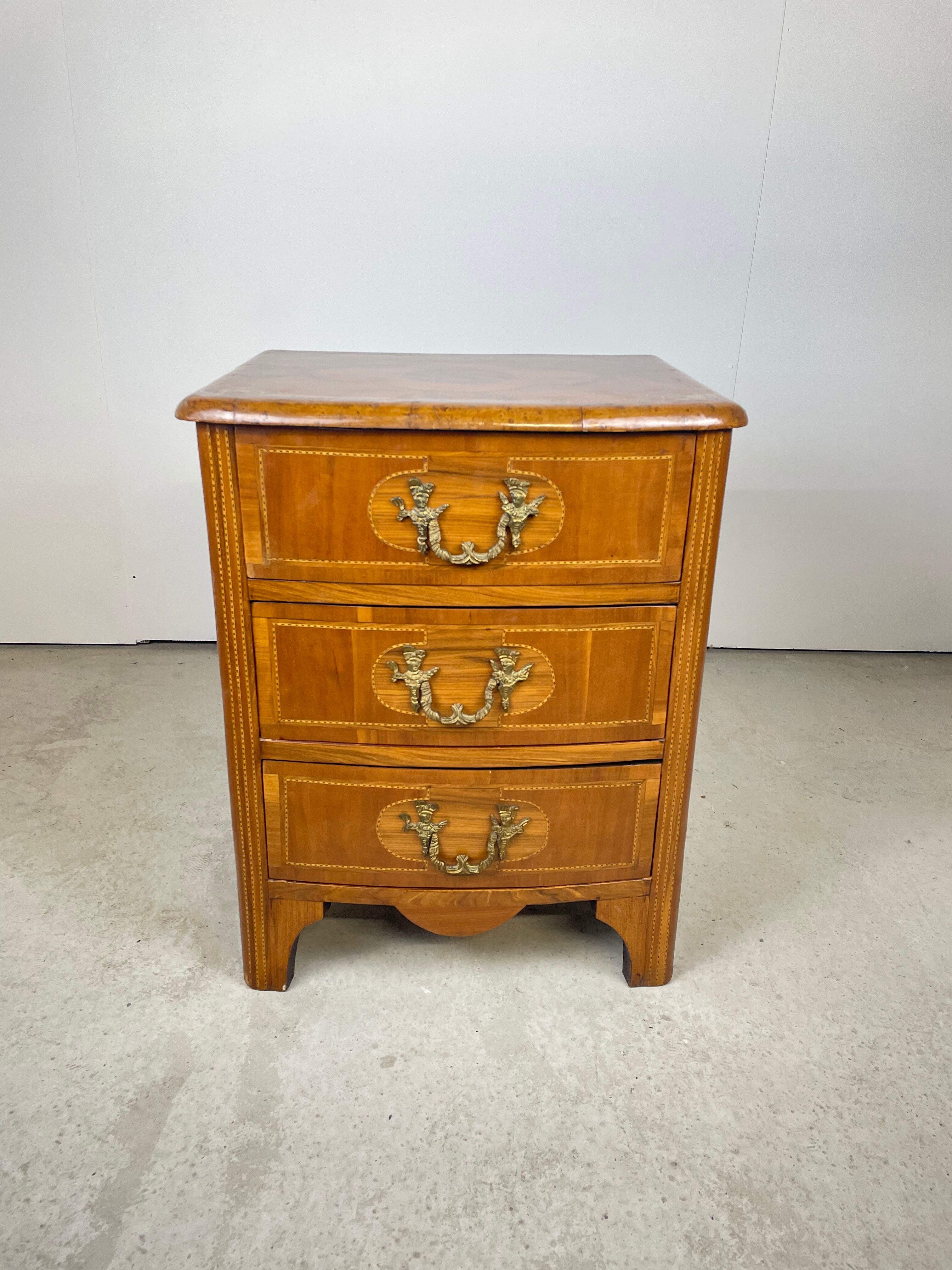 Inlaid drawer cabinet