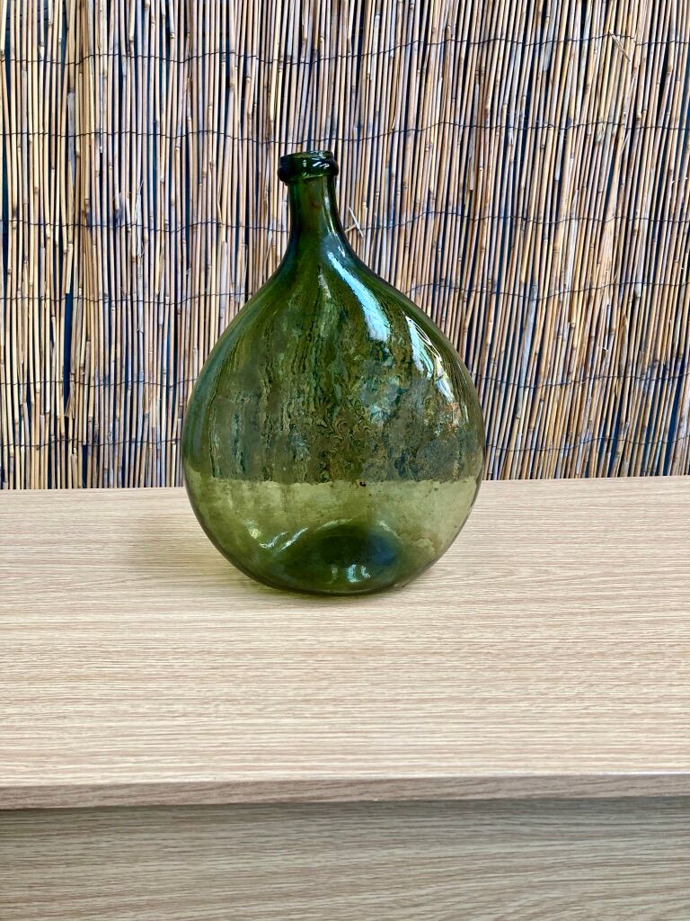 Dame Jeanne, glass canister