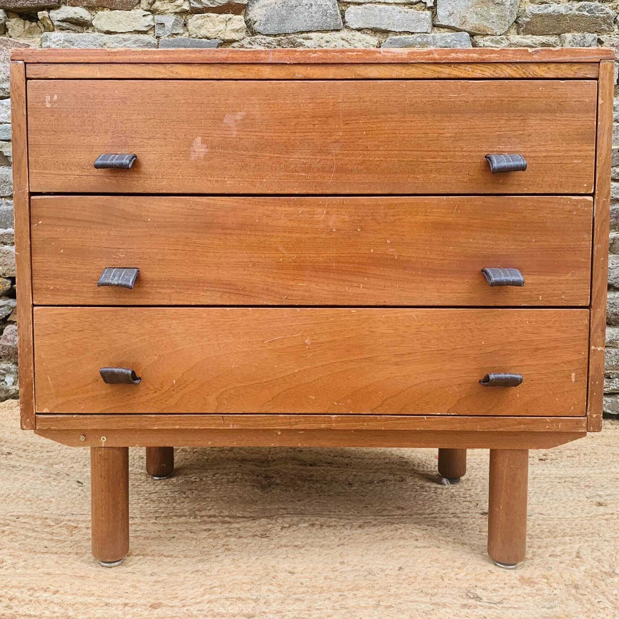 Vintage chest of drawers with leather handles – 1950s/60s