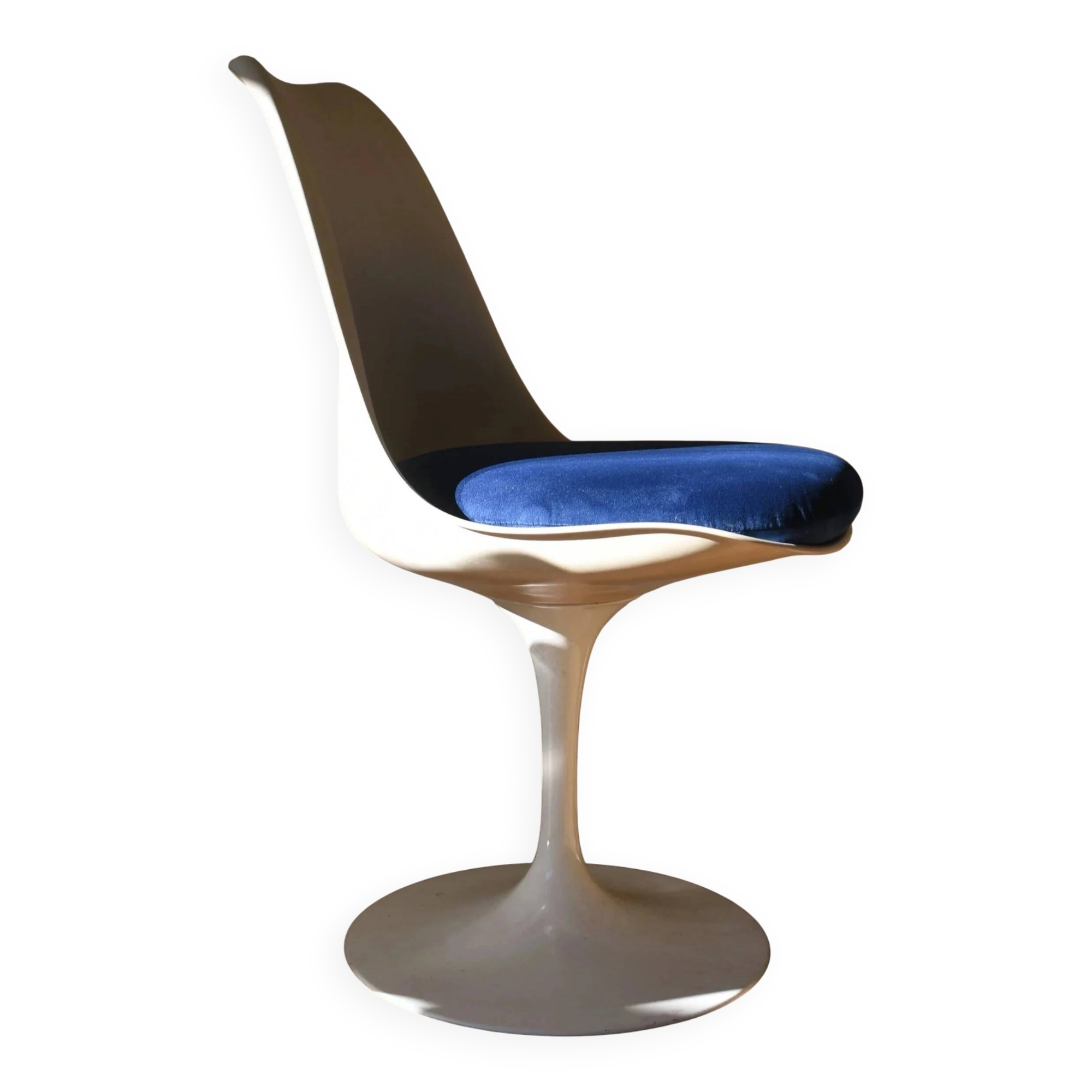 Tulip Chairs Eero Saarinen: set of three chairs