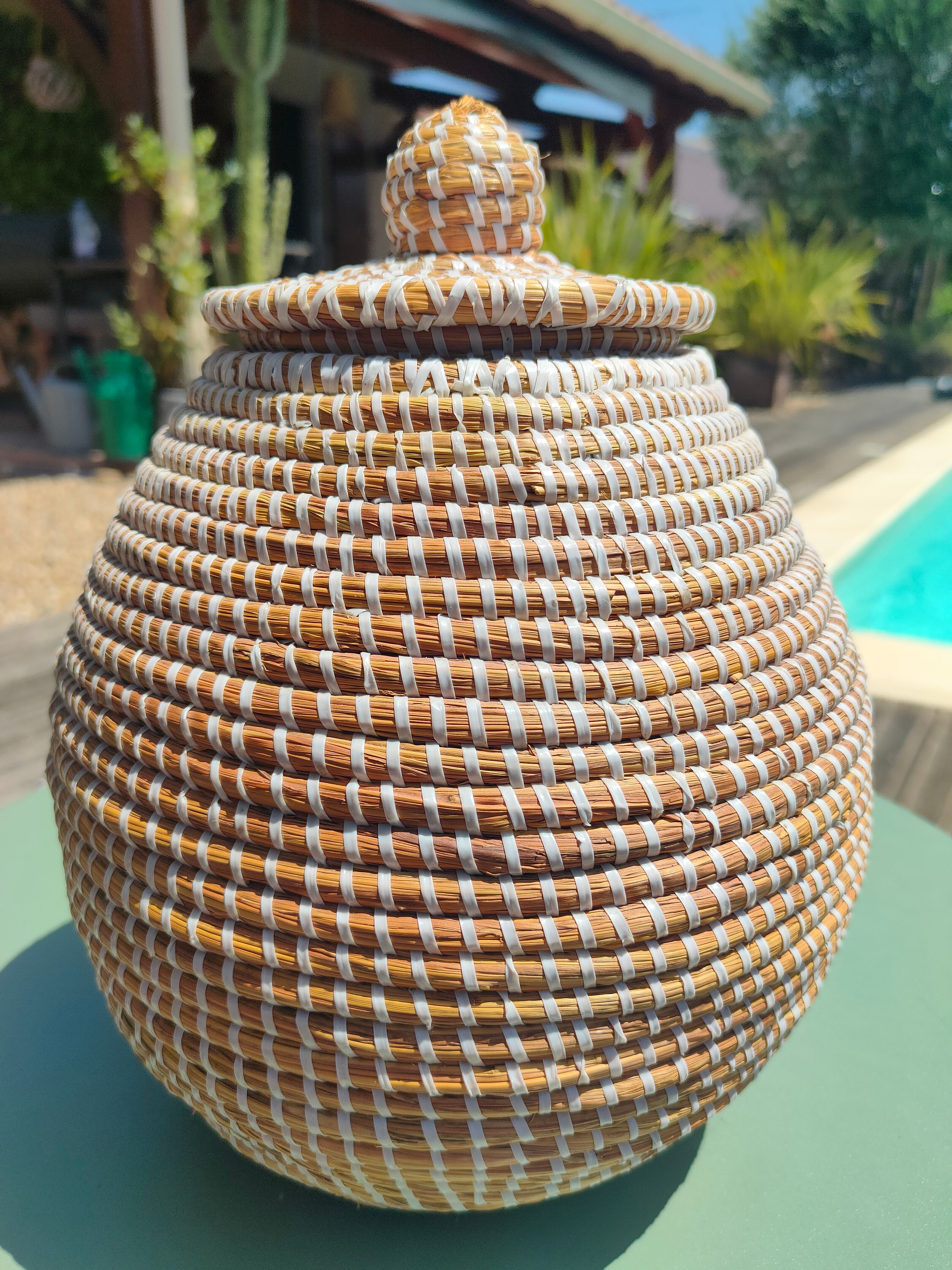 Basket with lid