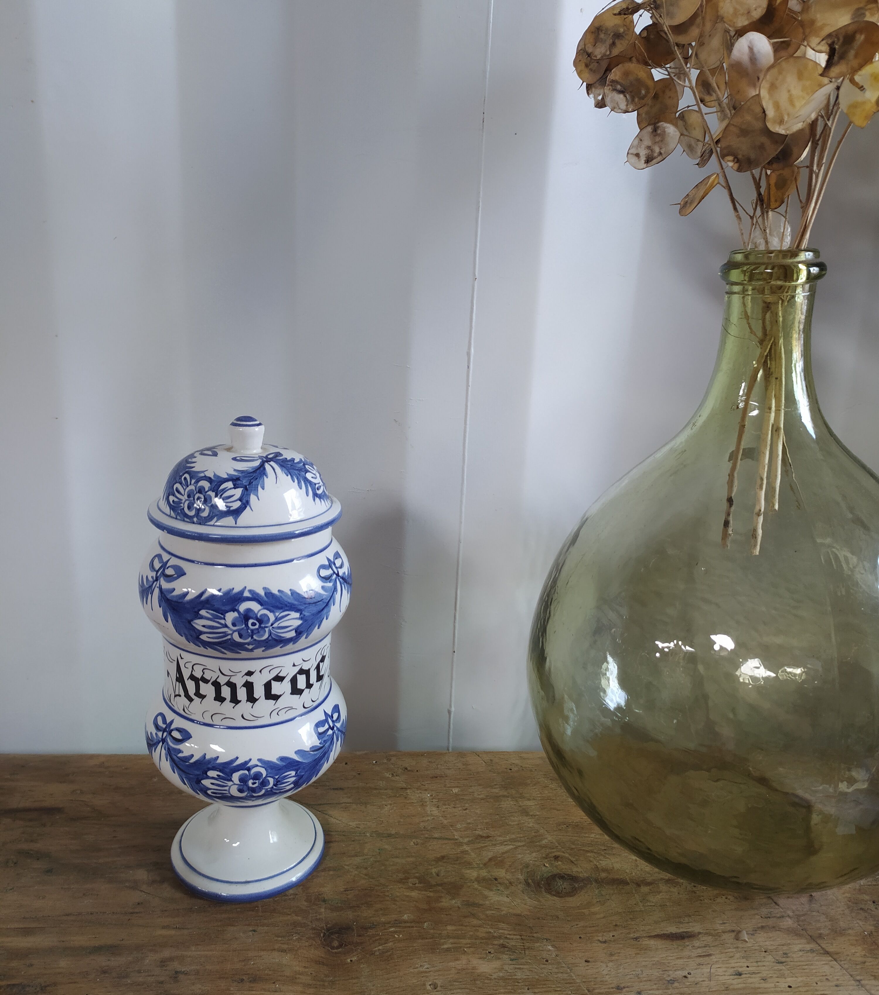 Former pharmacy jar arnicar