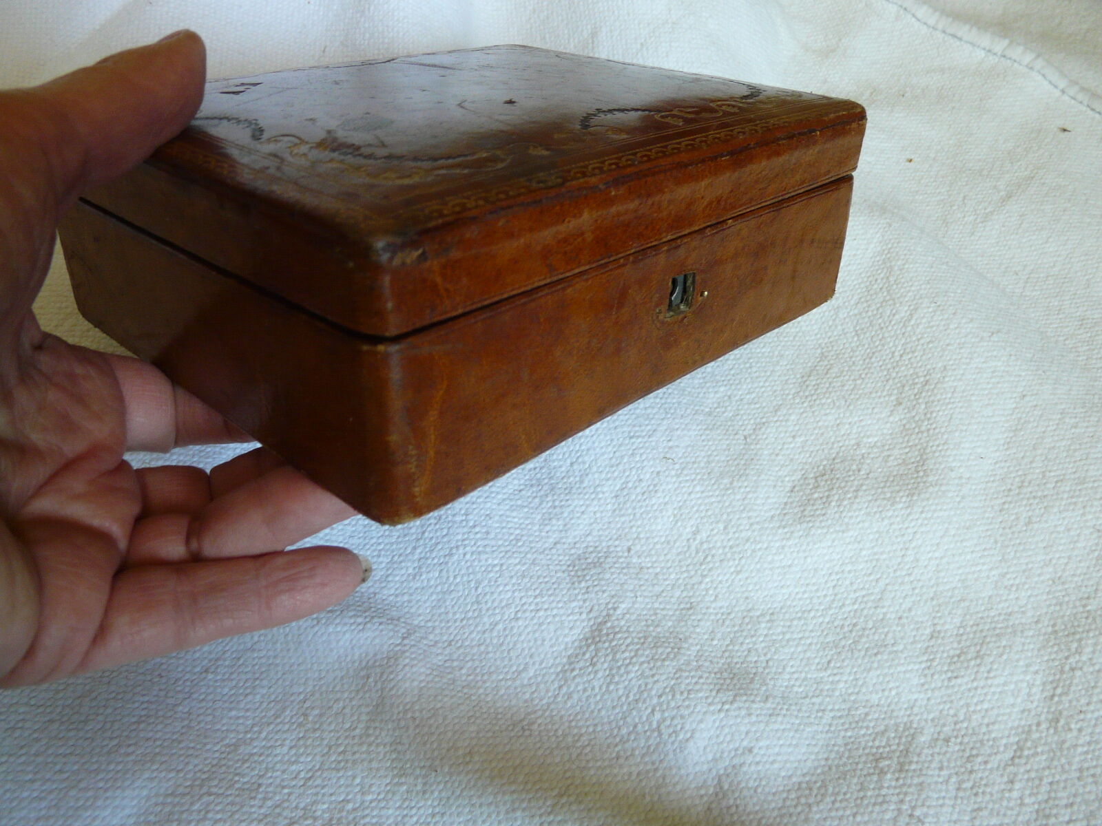 Former jewelry box box box gilded with monogrammed irons AM