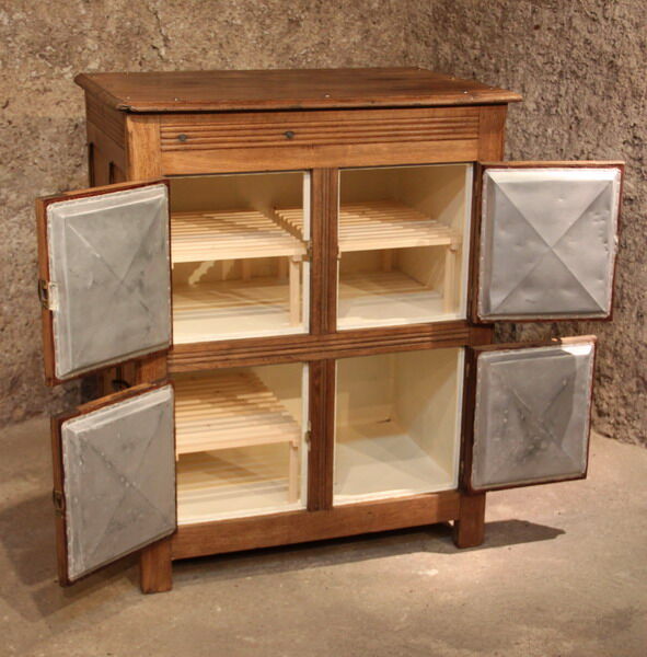 Ancienne glacière frigo