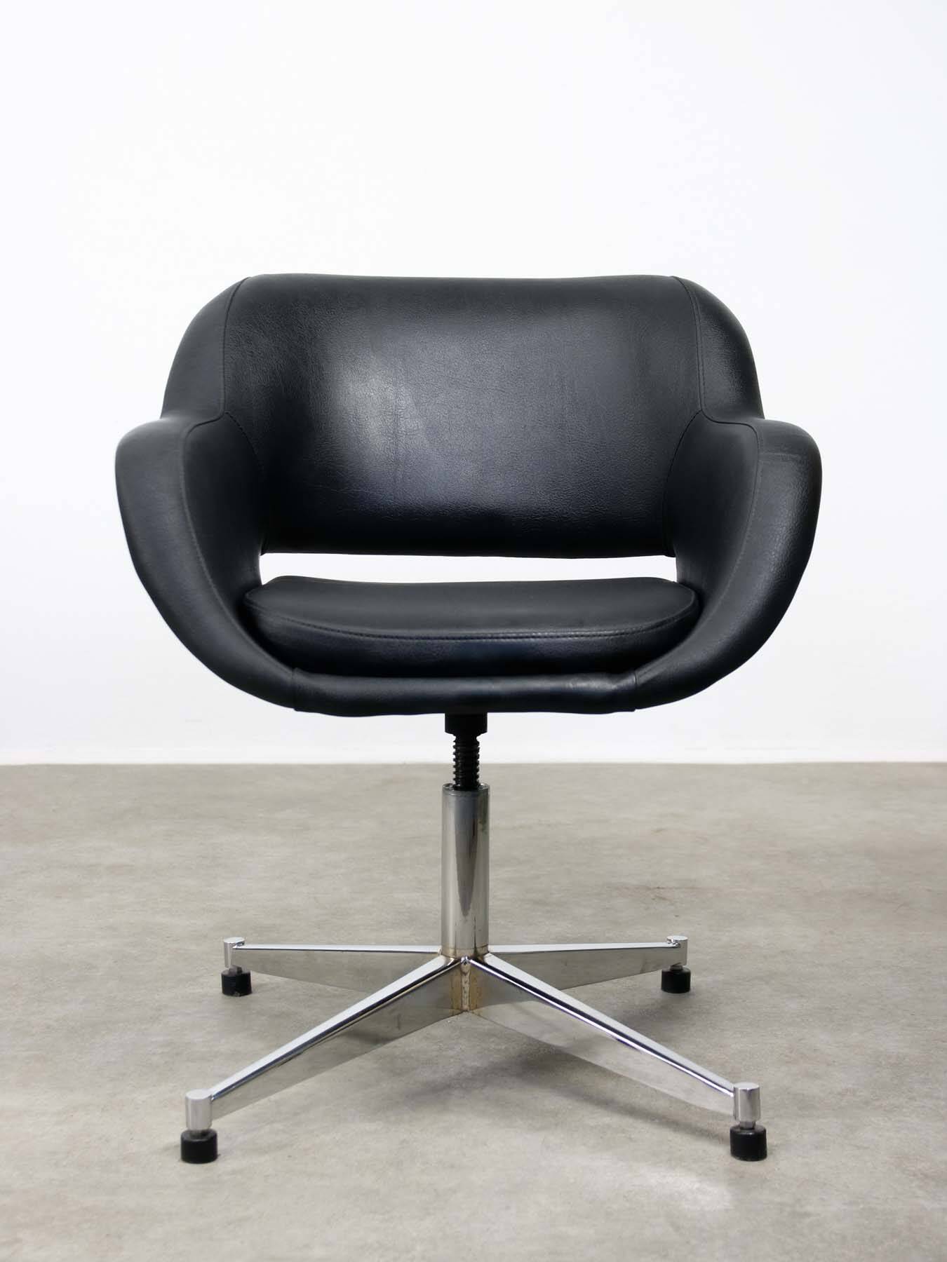 Chaise pivotante vintage en simili cuir noir italien et chrome