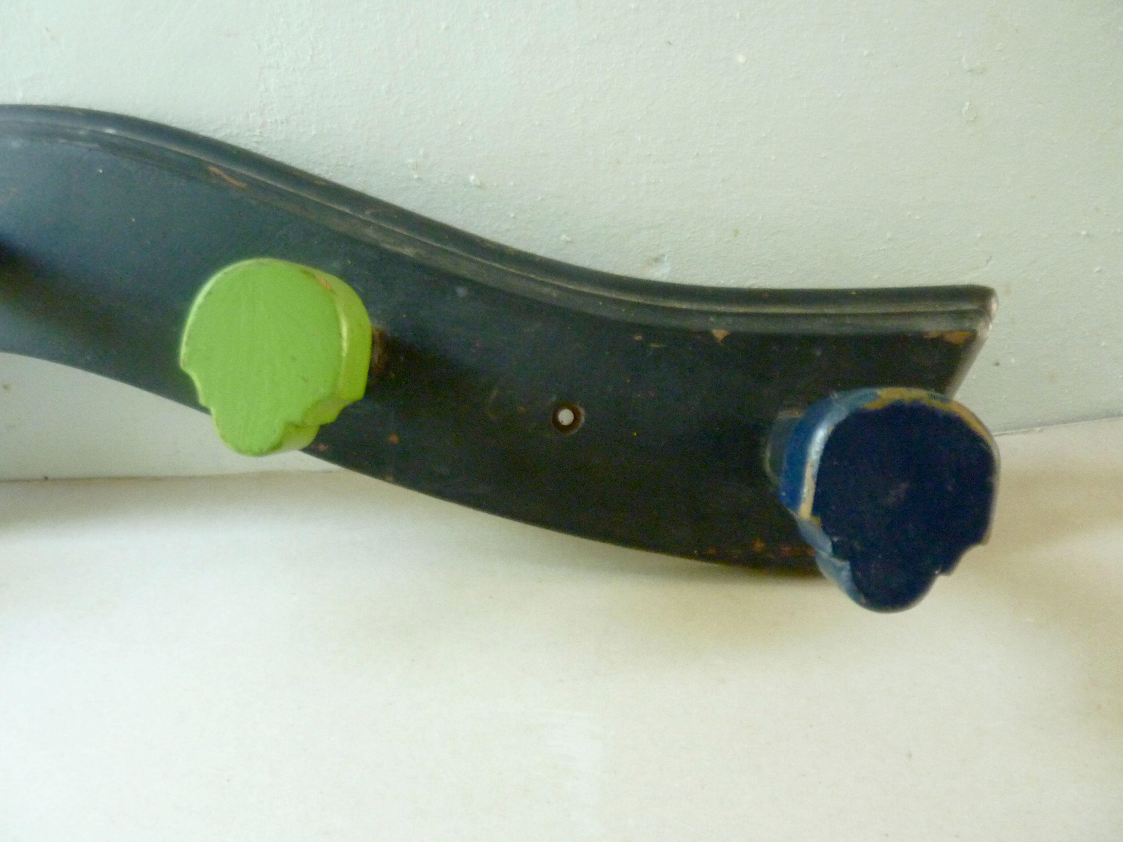 Coat rack with 5 wooden hooks from the 60s