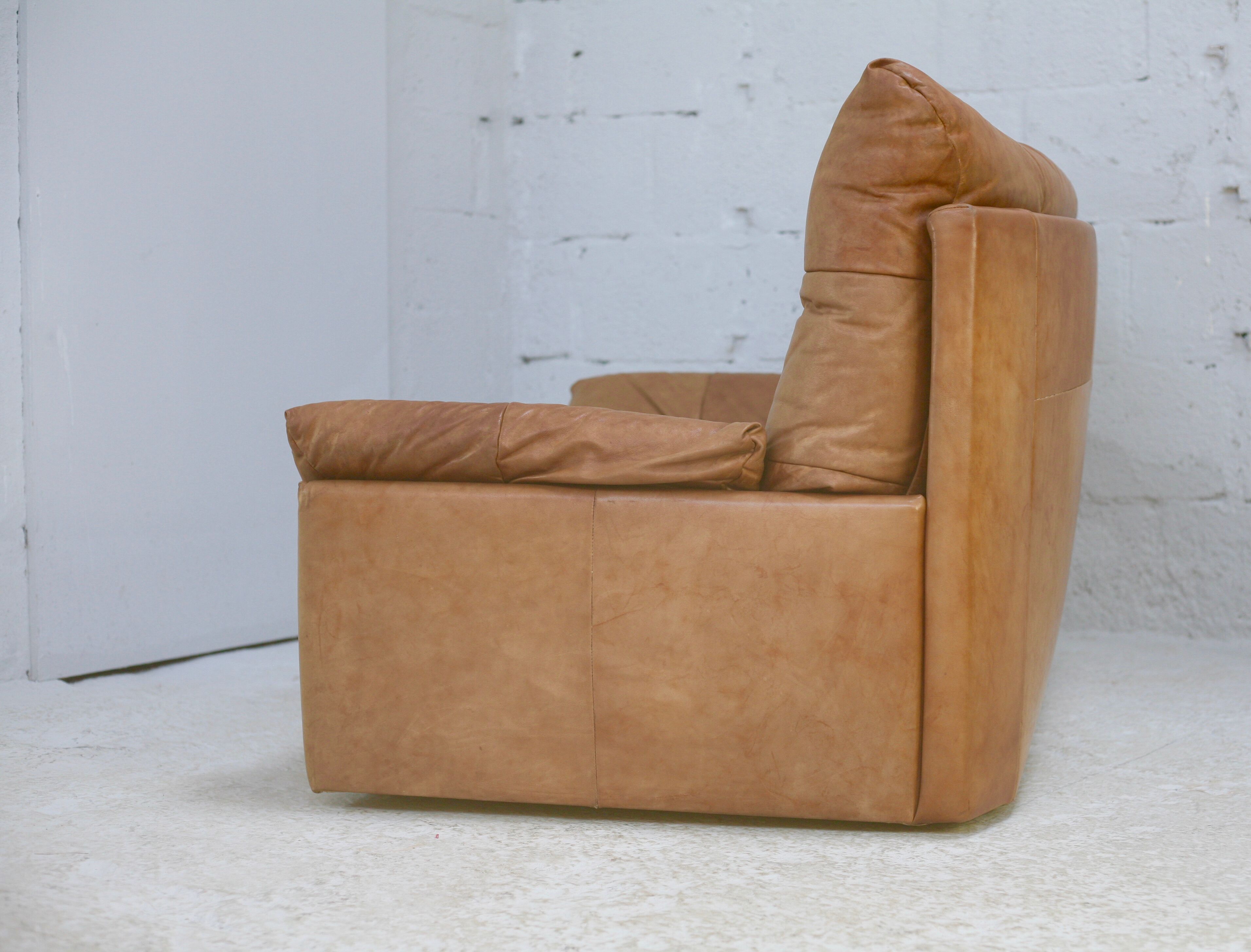 Sofa by Michel Ducaroy, leather, 1978. Model Dianthus. Edited by Ligne Roset.